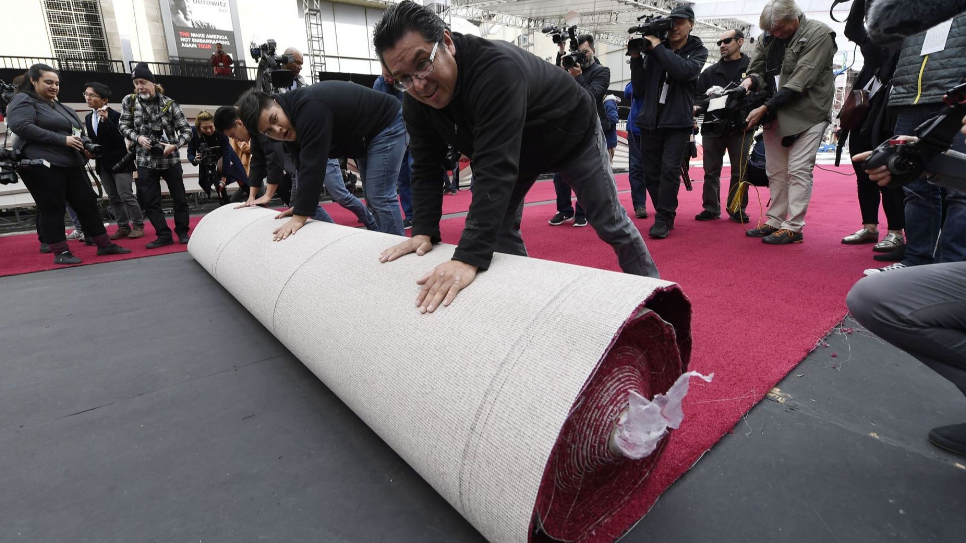 Холивуд постла червения килим в очакване на Оскарите (снимки)