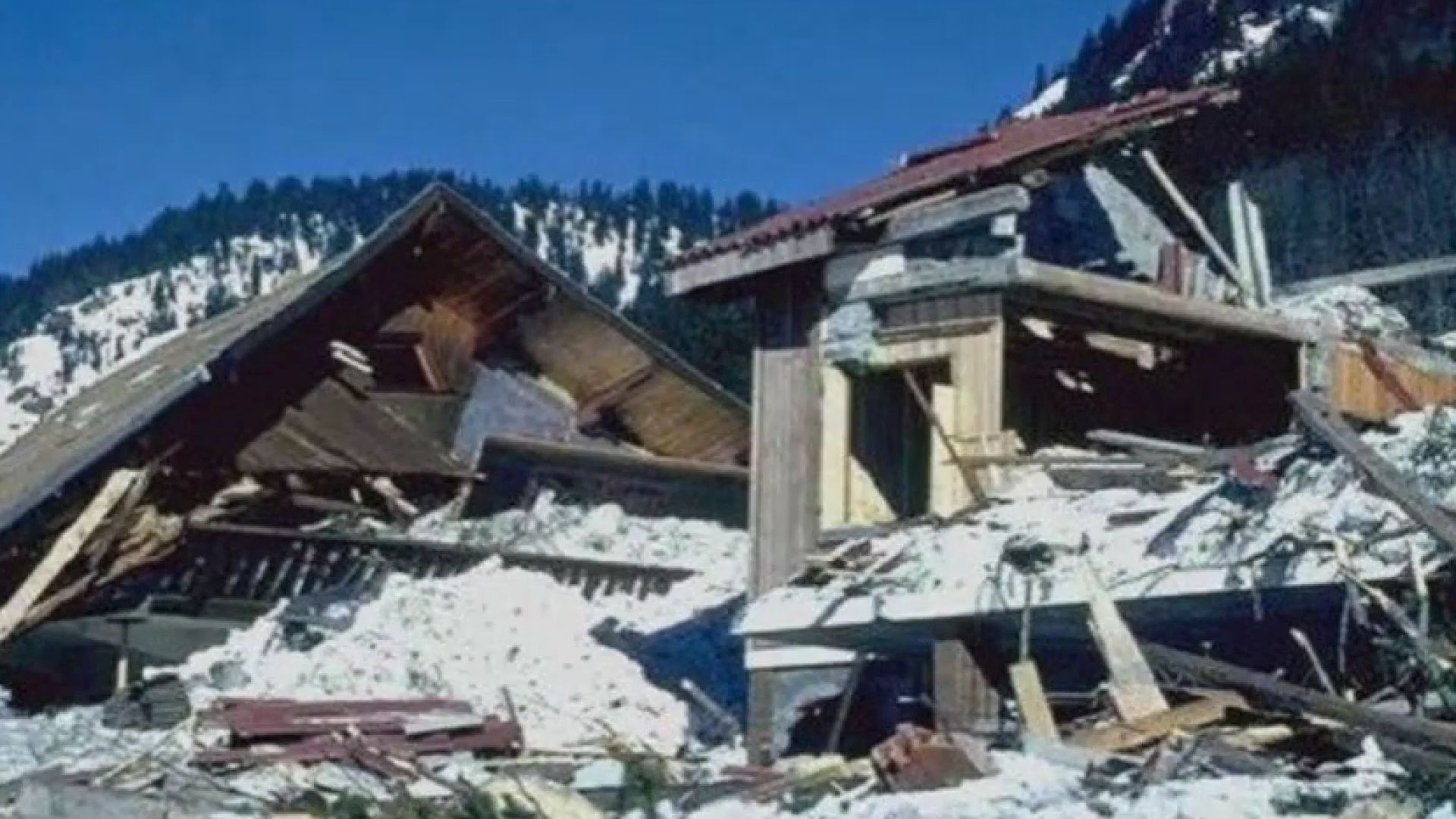 Внезапно стана тъмно а след това дойде и ужасяващият звук