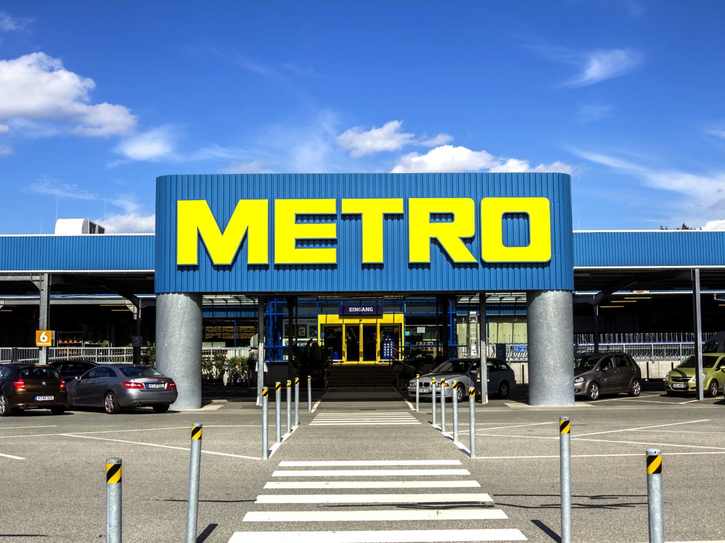 16 евро за обикновена акция и 13,80 евро за преференциална, "значително подценява стойността на компанията", посочва немският гигант Metro