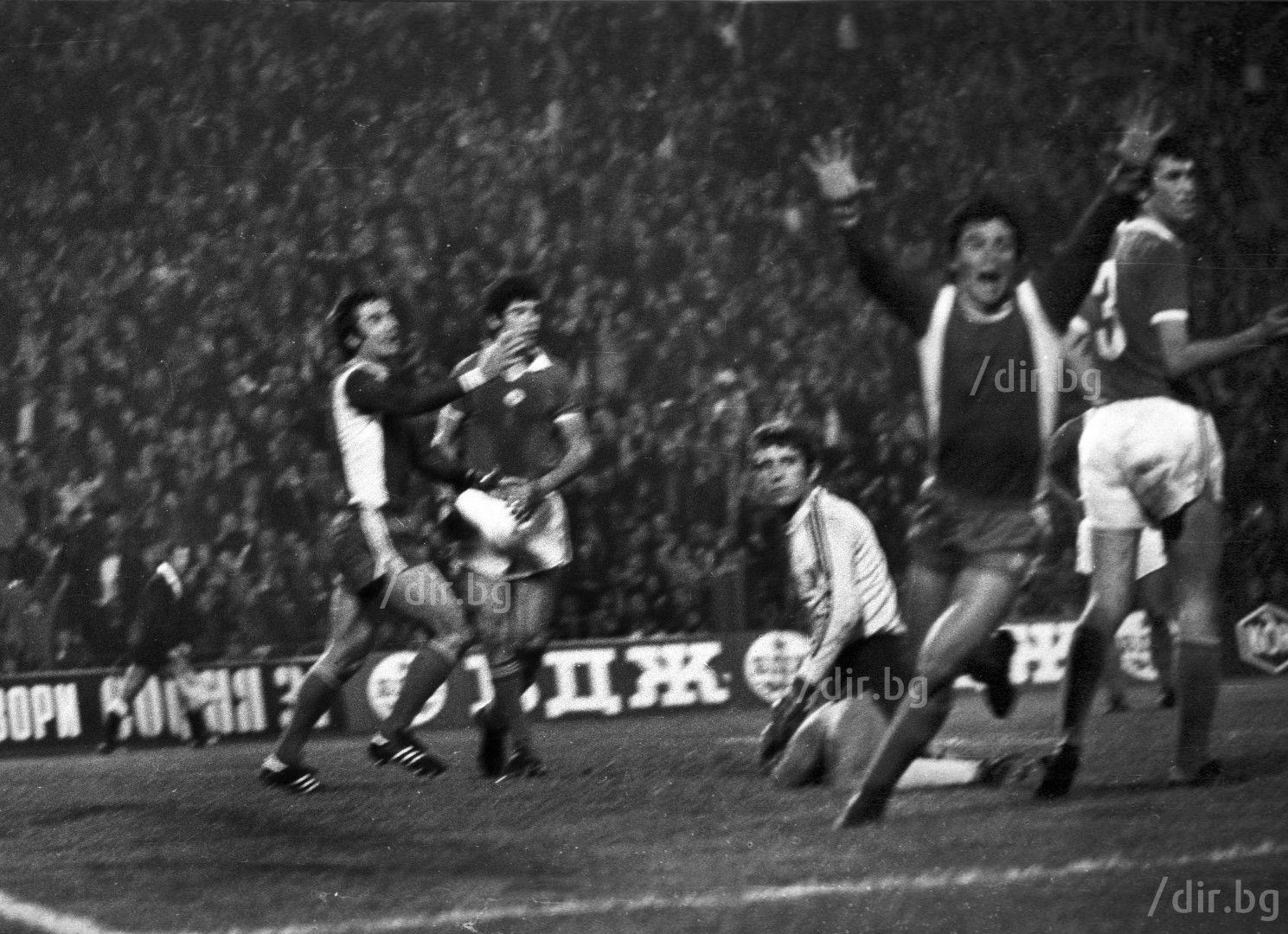 29 октомври 1977 г., Левски – ЦСКА 4:1. Гол за "сините" във вратата на съперника.