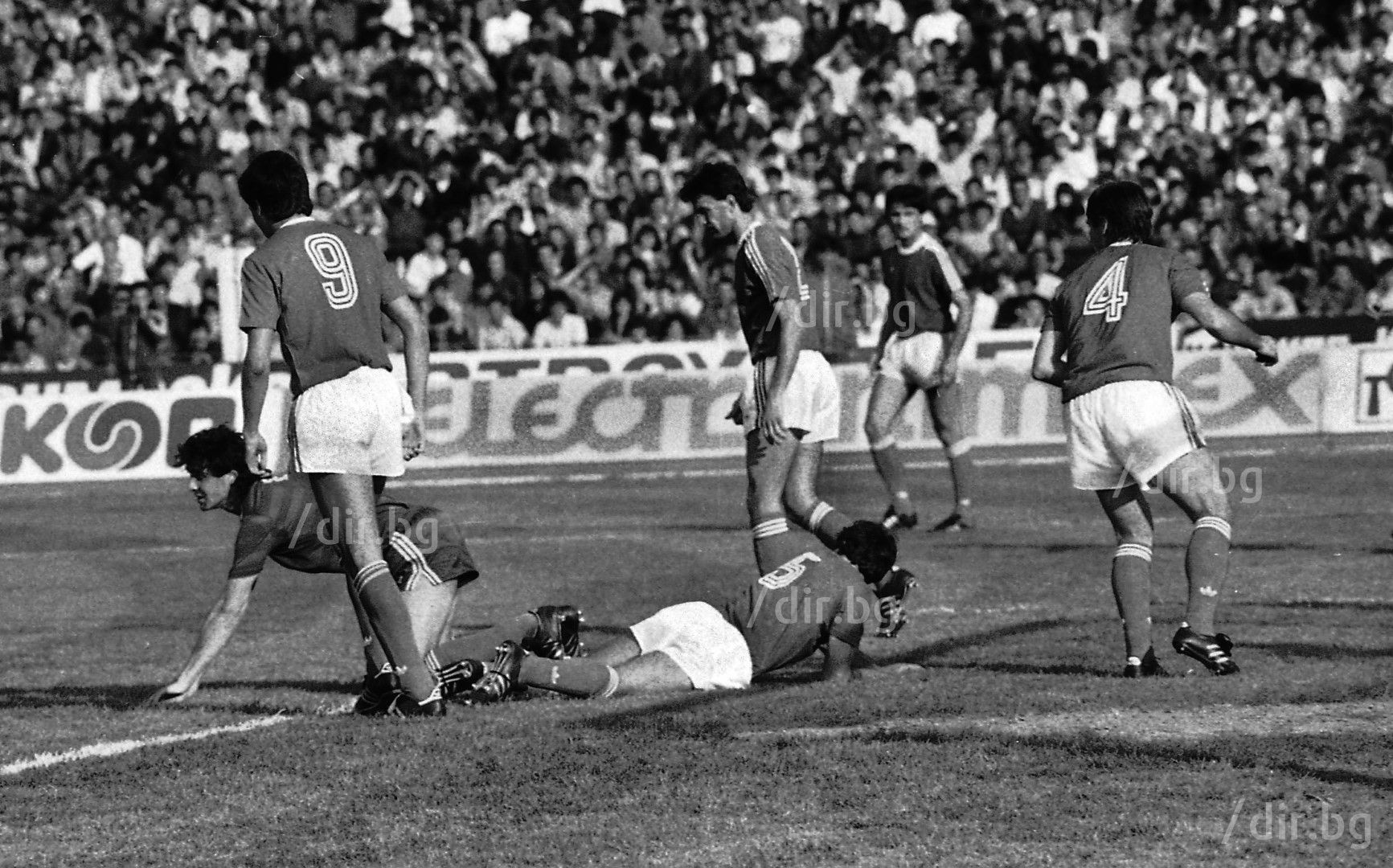 Напрегнат момент от същия финал, игран на 13 май 1987 г. на стадион "Васил Левски"