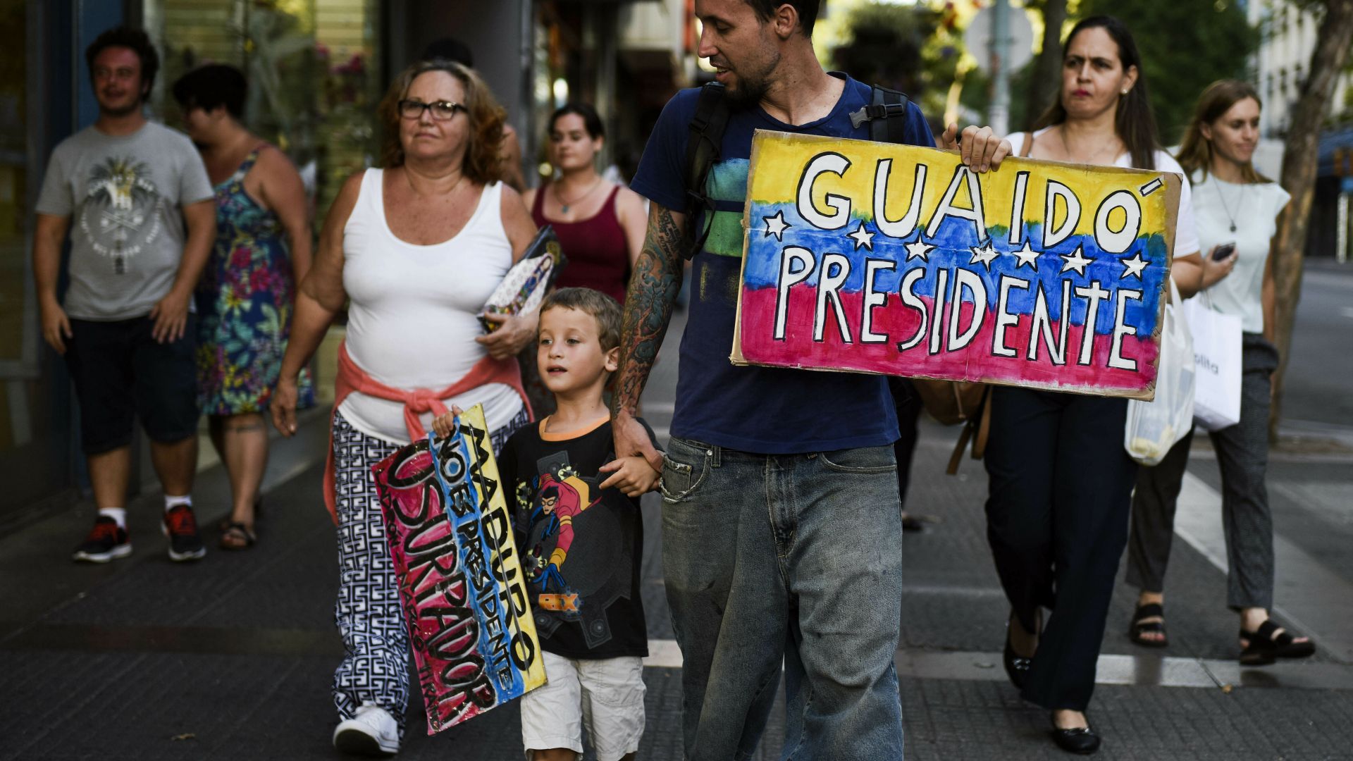 Венецуелският президент Николас Мадуро нареди да бъде затворена границата с