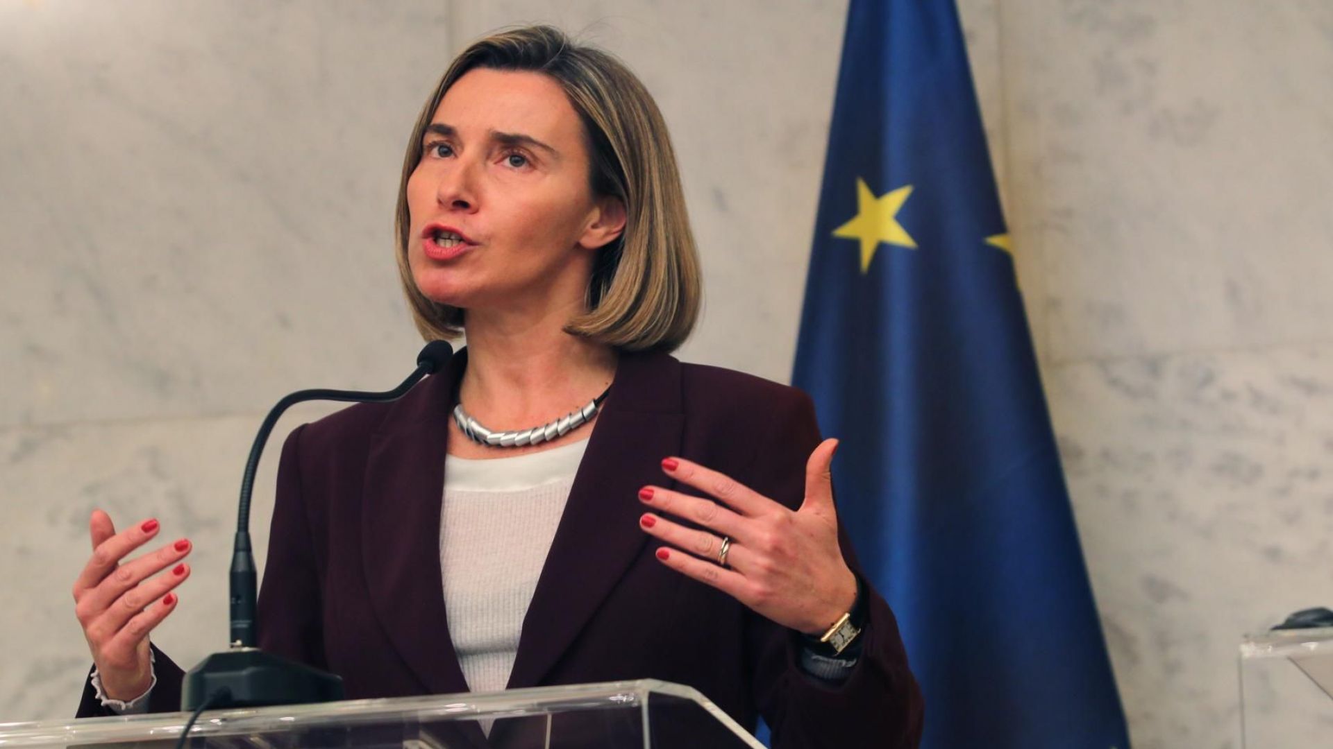 Европейският съюз осъди днес насилствените действия и използването на въоръжена