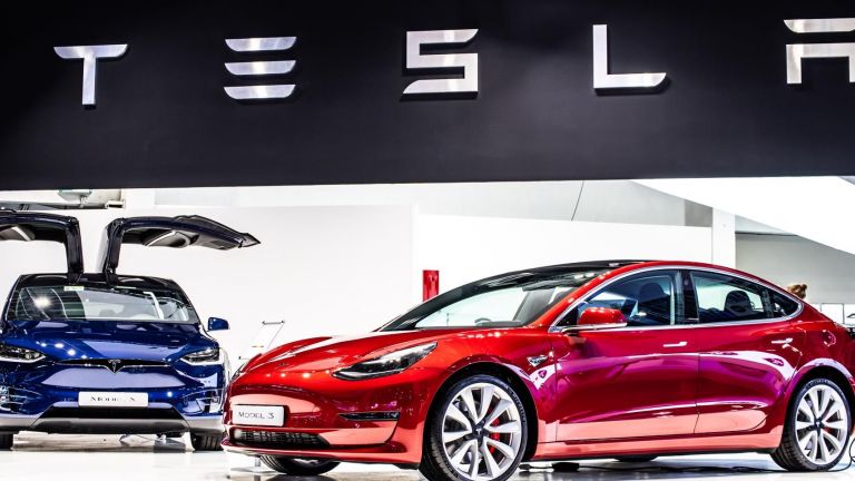 The United States is investigating Tesla for defects, the company’s shares have fallen