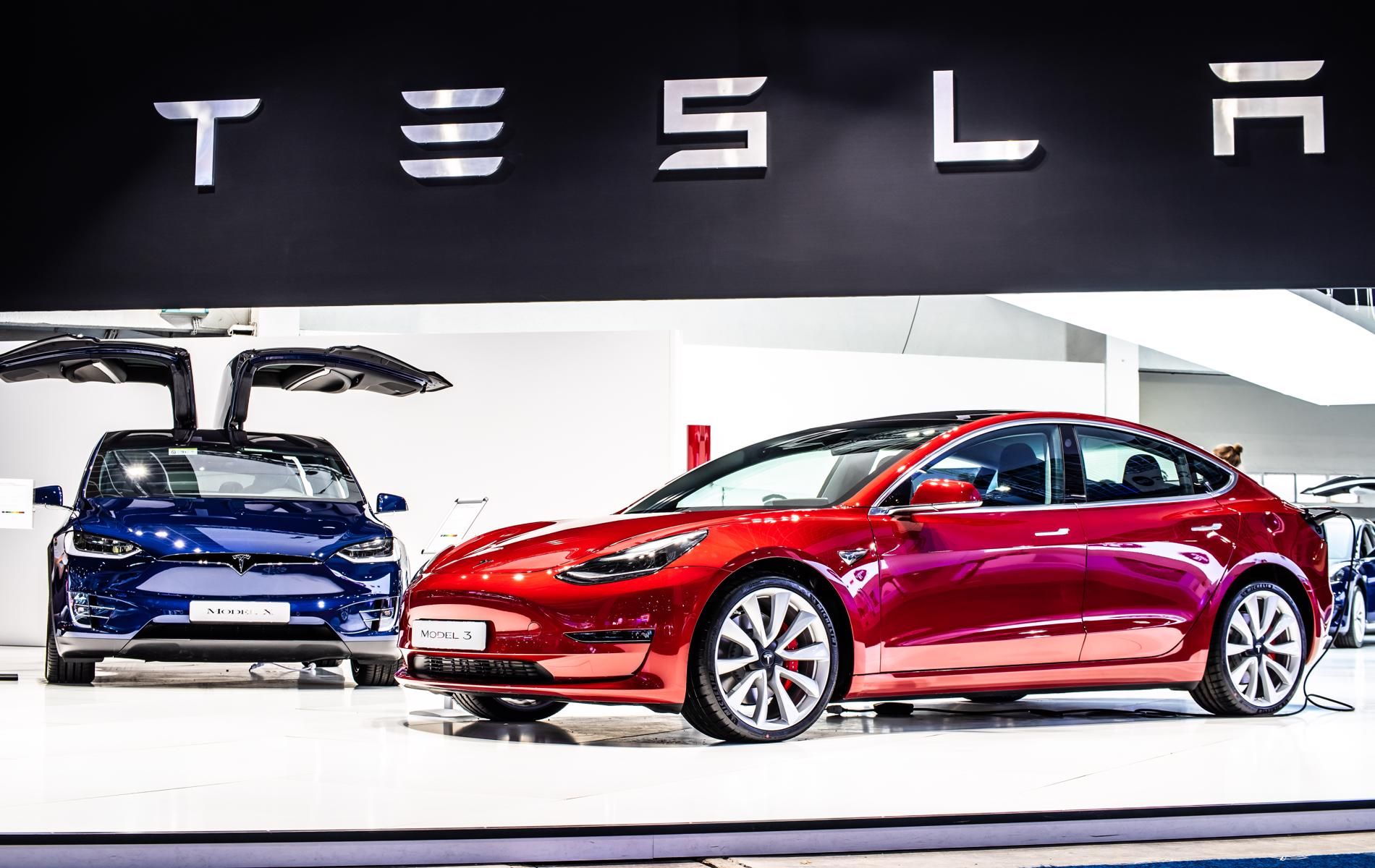 Tesla вече продава колите си в Китай