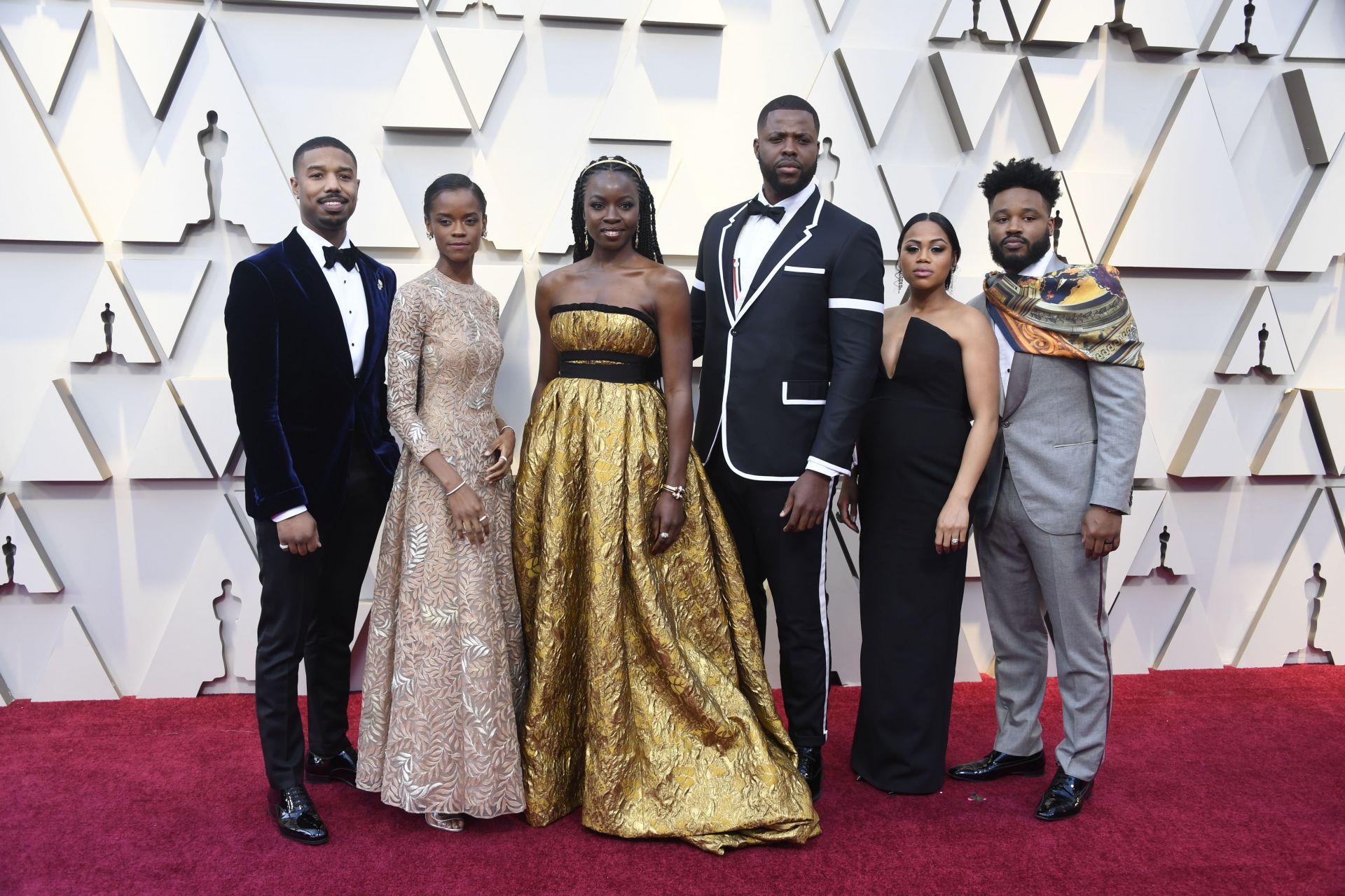 Майкъл Б. Джордан с колегите си от "Черната пантера", Оскари 2019