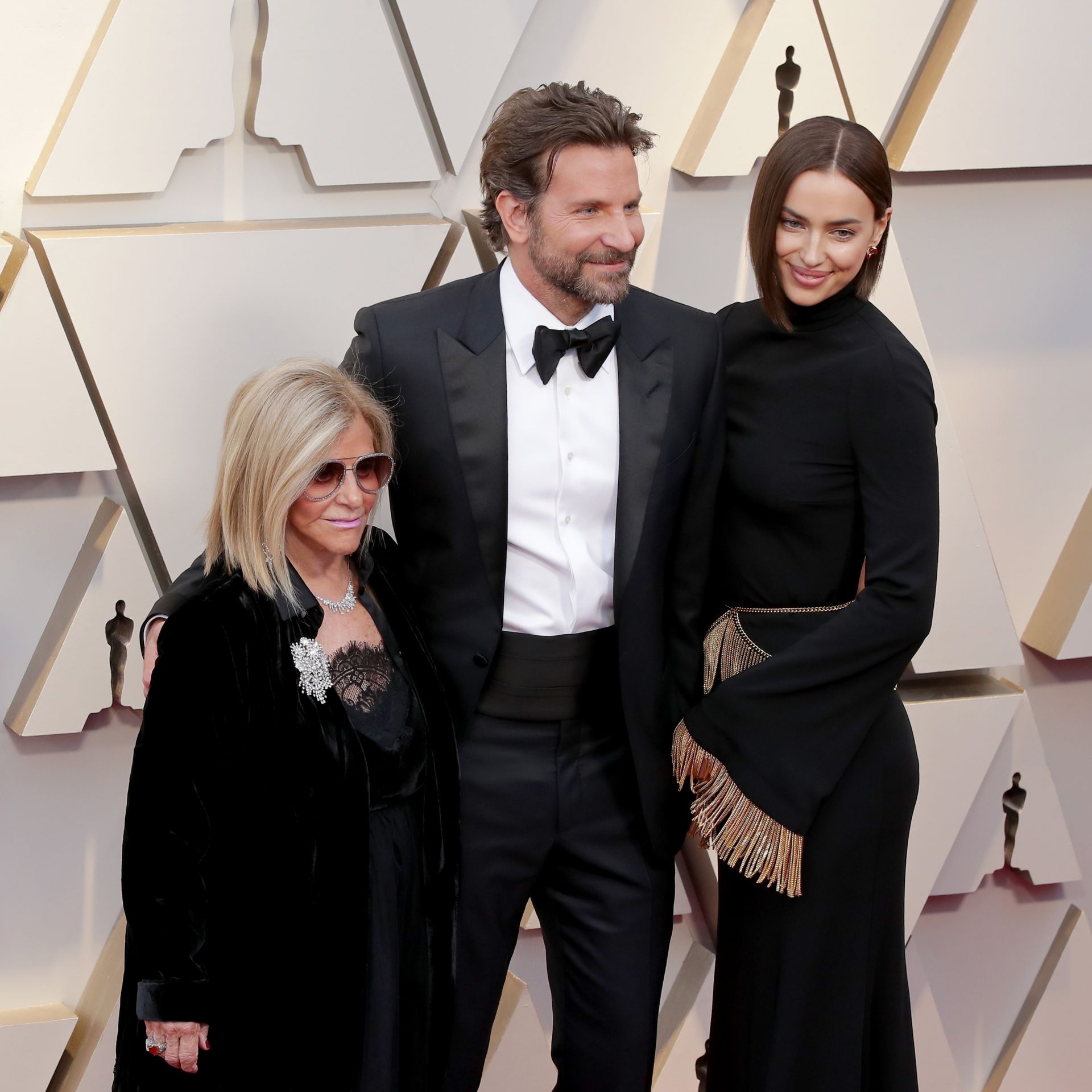 Брадли Купър с Ирина Шейк и майка си, Оскари 2019