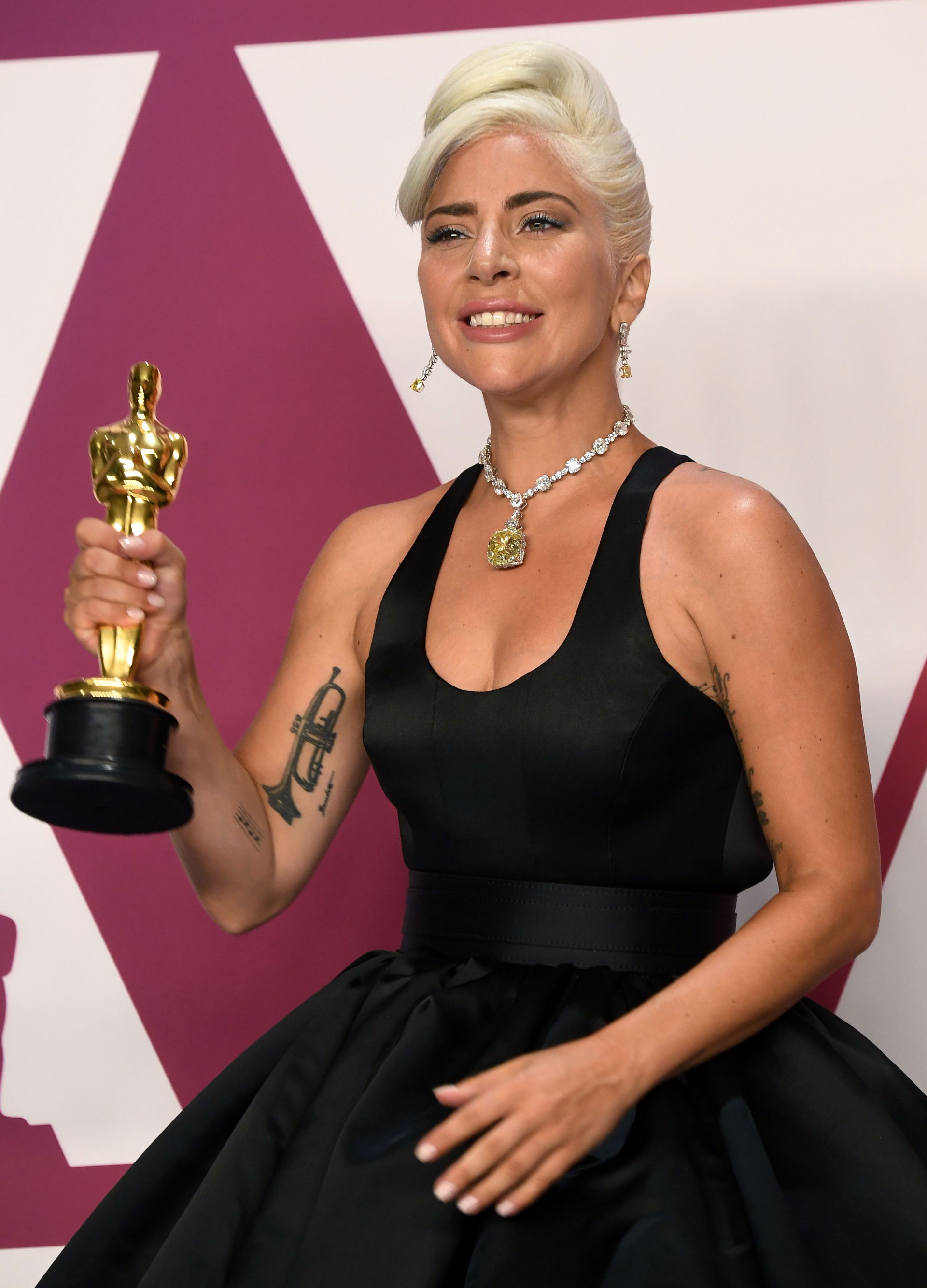 Лейди Гага получава "Оскар" през 2019 г.