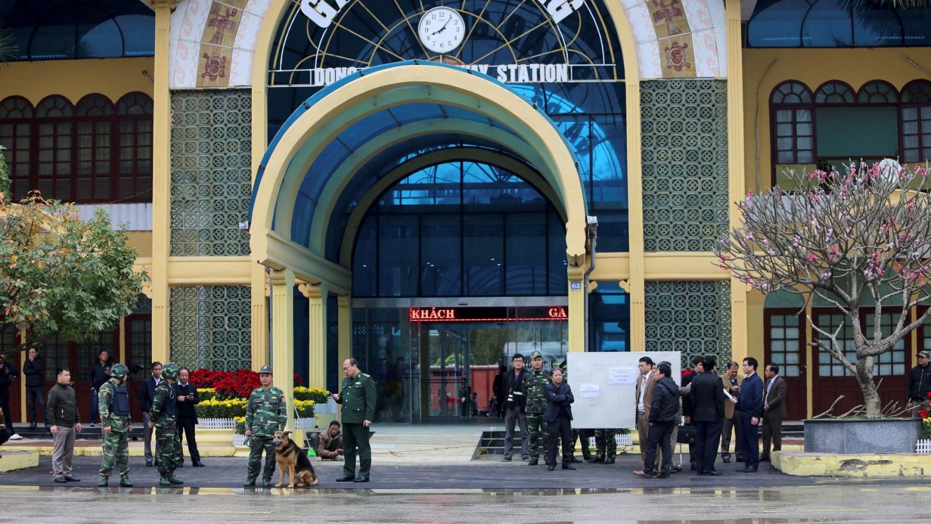 Китайските цензори се опитаха днес да изтрият коментарите в интернет