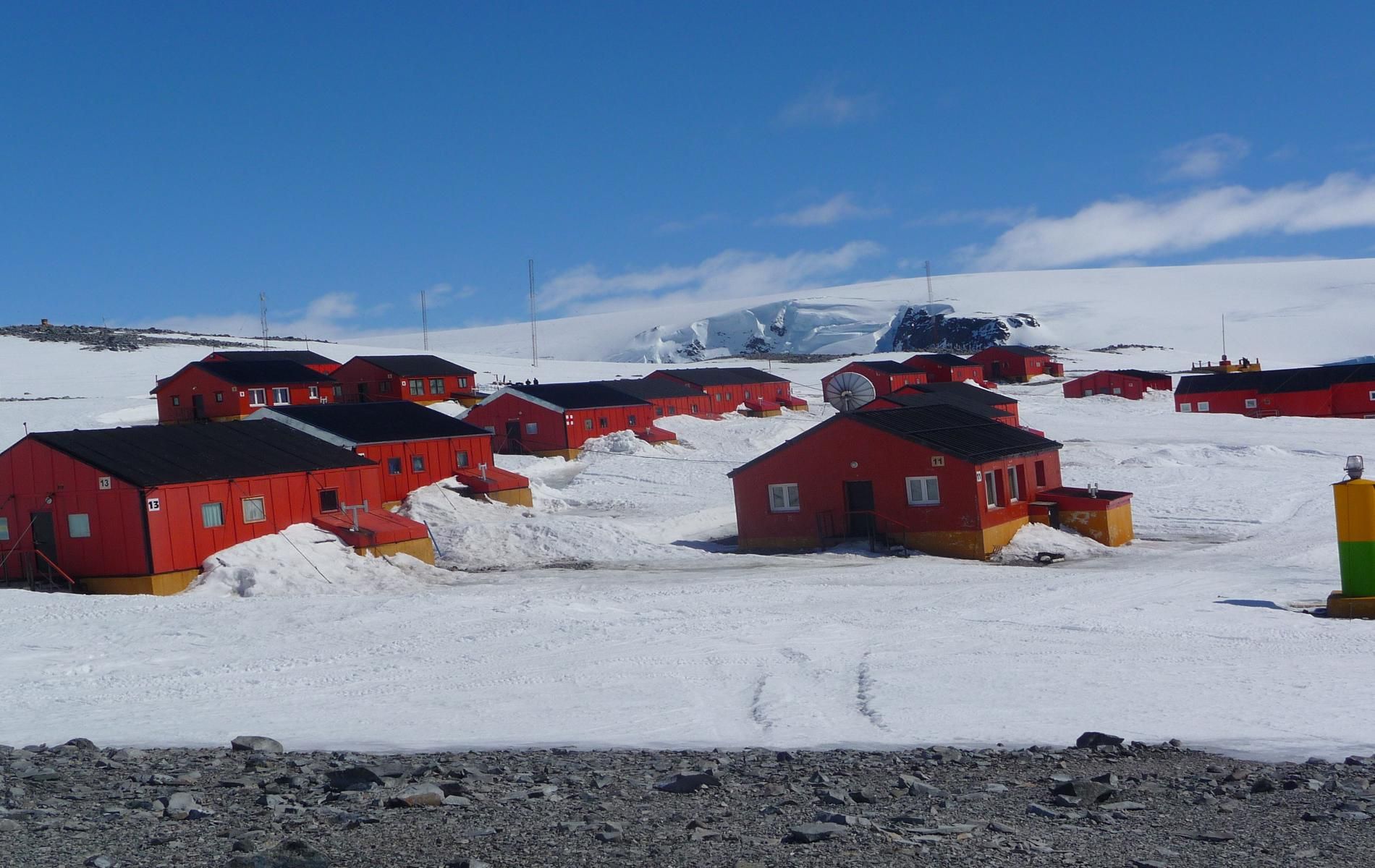 Човекът навлиза все повече в Антарктида, казва Георги Рачев