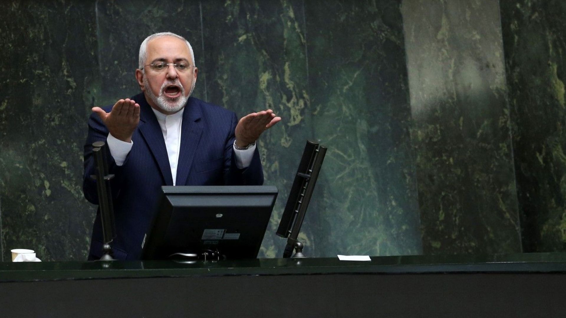 Иранският външен министър изненадващо подаде оставка