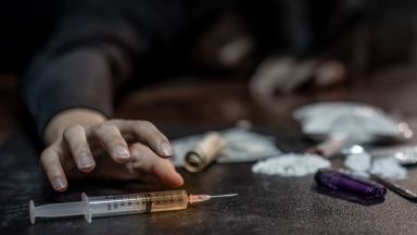 Около 300 000 българи употребяват наркотици, 30% от учениците са посягали към дрога