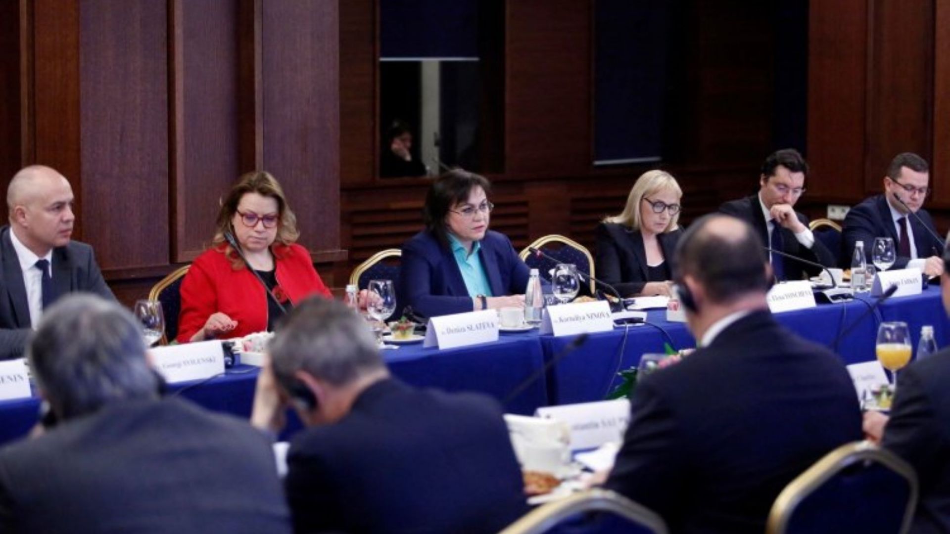 Лидерът на БСП Корнелия Нинова проведе работна среща с посланиците