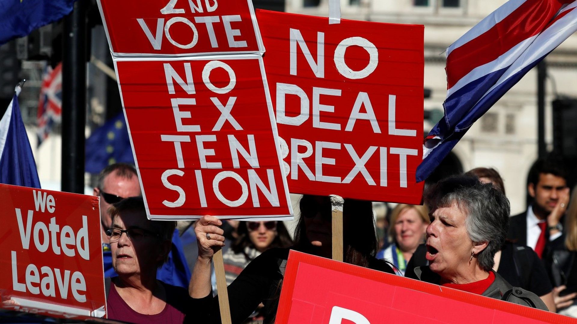 Британският министър председател Тереза Мей предлага парламентът да гласува дали страната