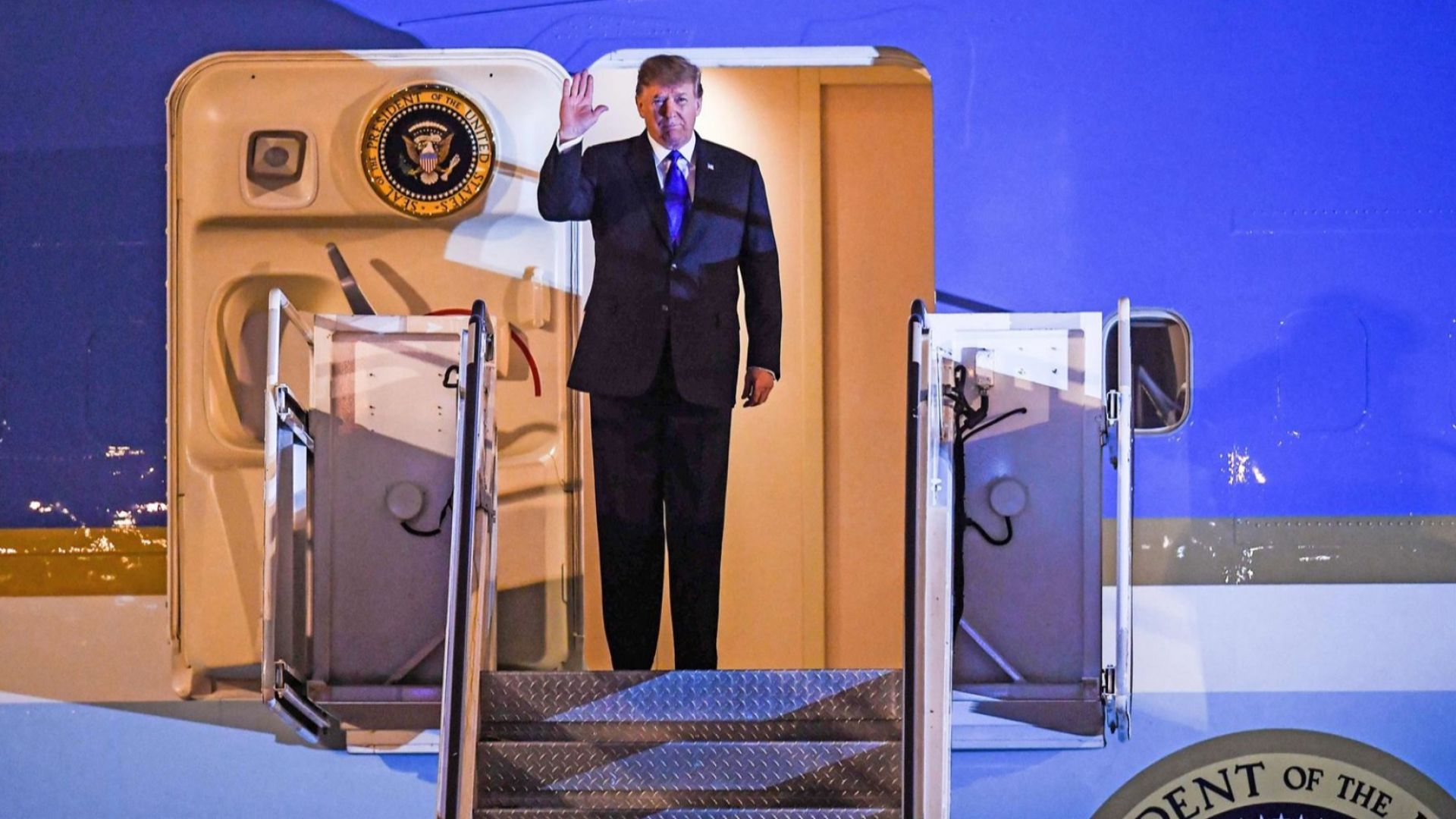 Президентът на САЩ Доналд Тръмп който пристигна във Виетнам за