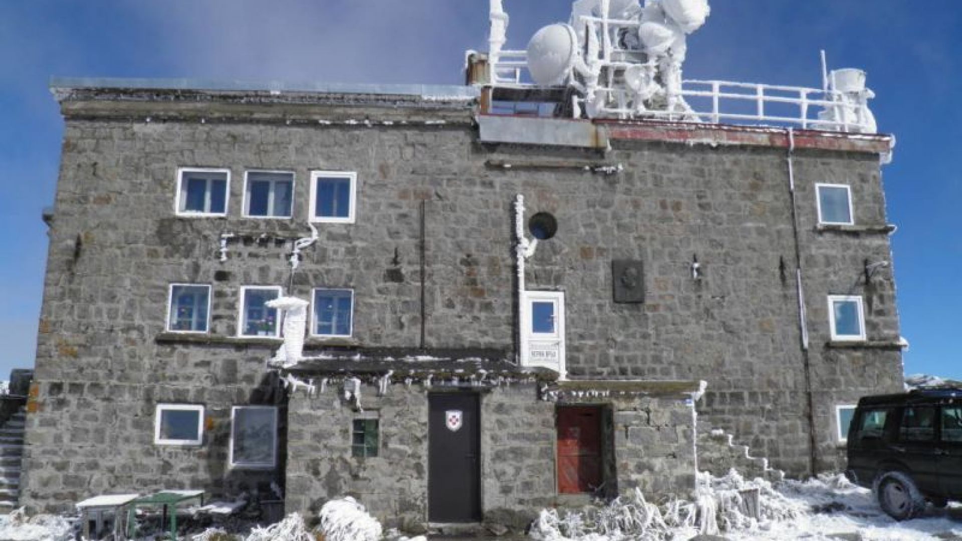 Заслонът Черни връх на Витоша вече има нови стопани До