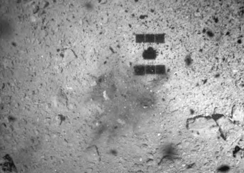 Астероидът Рюгу и сянката на Хаябуса-2