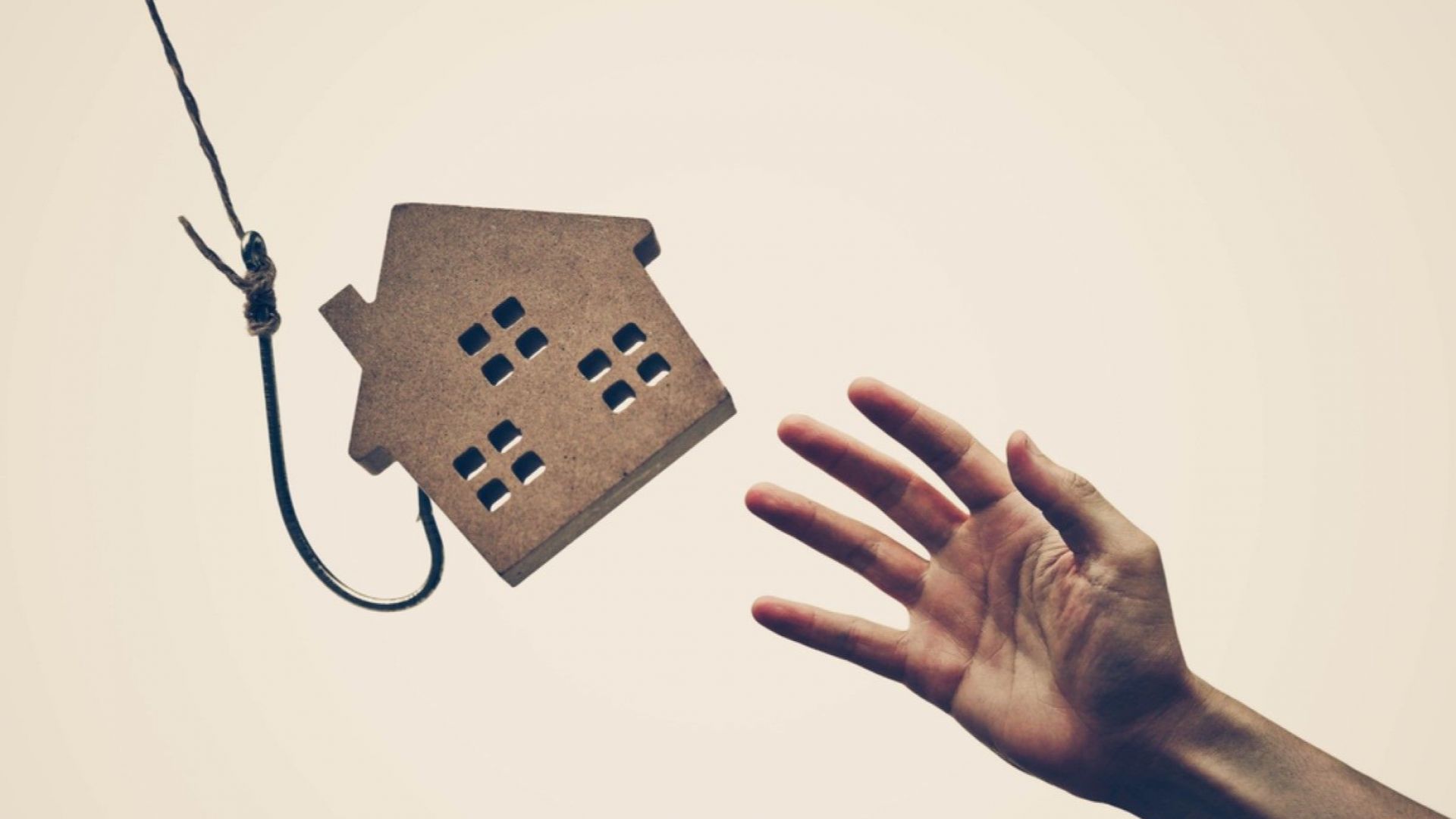 Спецпрокуратурата и СДВР разбиха престъпна група занимавала се с имотни