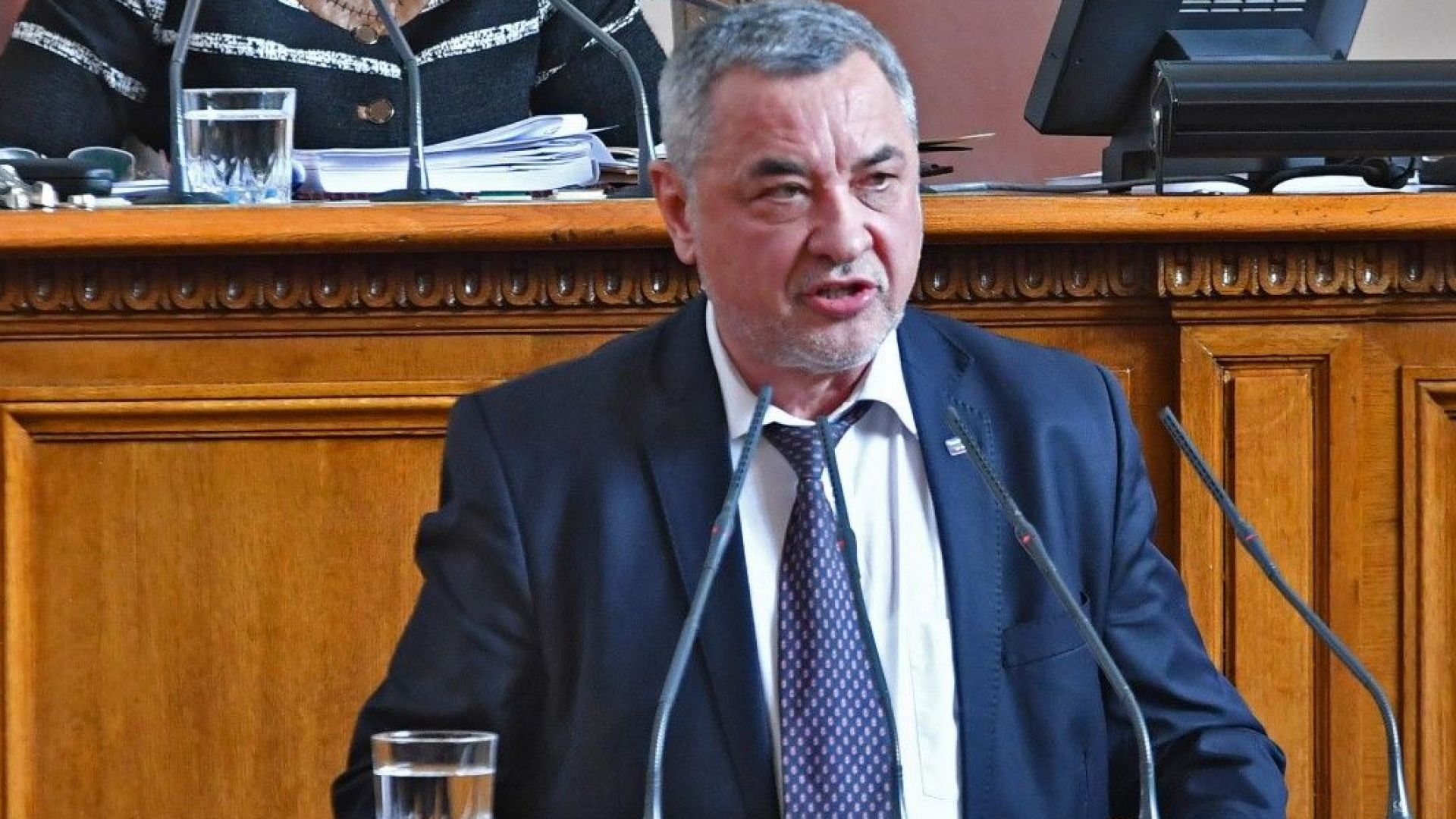 Депутатите които не присъстват на три поредни заседания или на