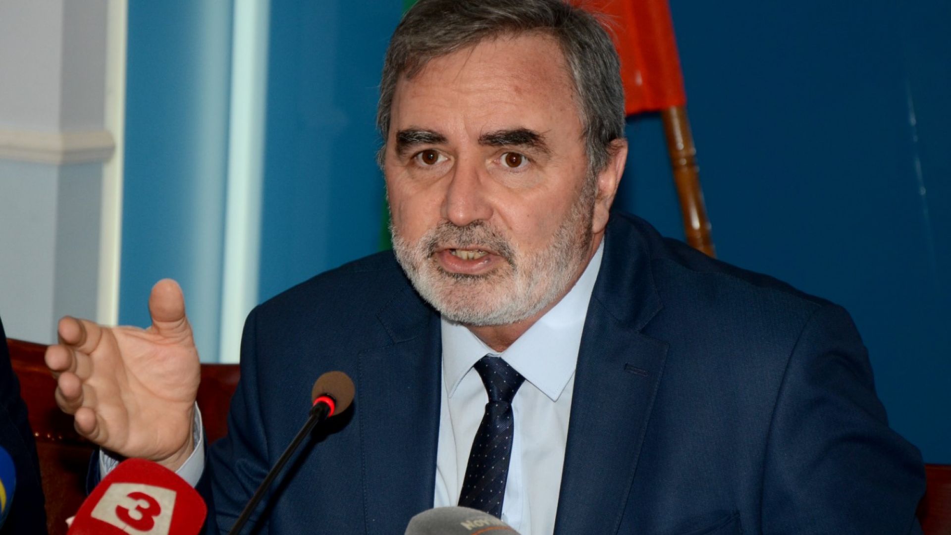 Затварят се областните градове парковете осигурява се час за пазаруване