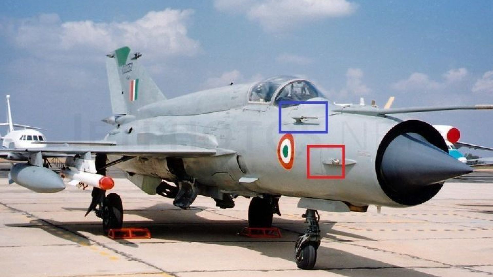 Въздушната битка Индия-Пакистан слиза на земята с пленени пилоти (видео)