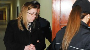Банкерката Биляна, обвинена в източиване на 400 хил. лв., плаче и моли да я освободят от ареста