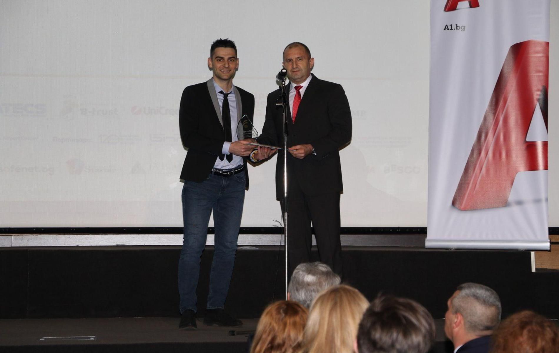 Президентът Радев връчва наградата на Дарин Маджаров