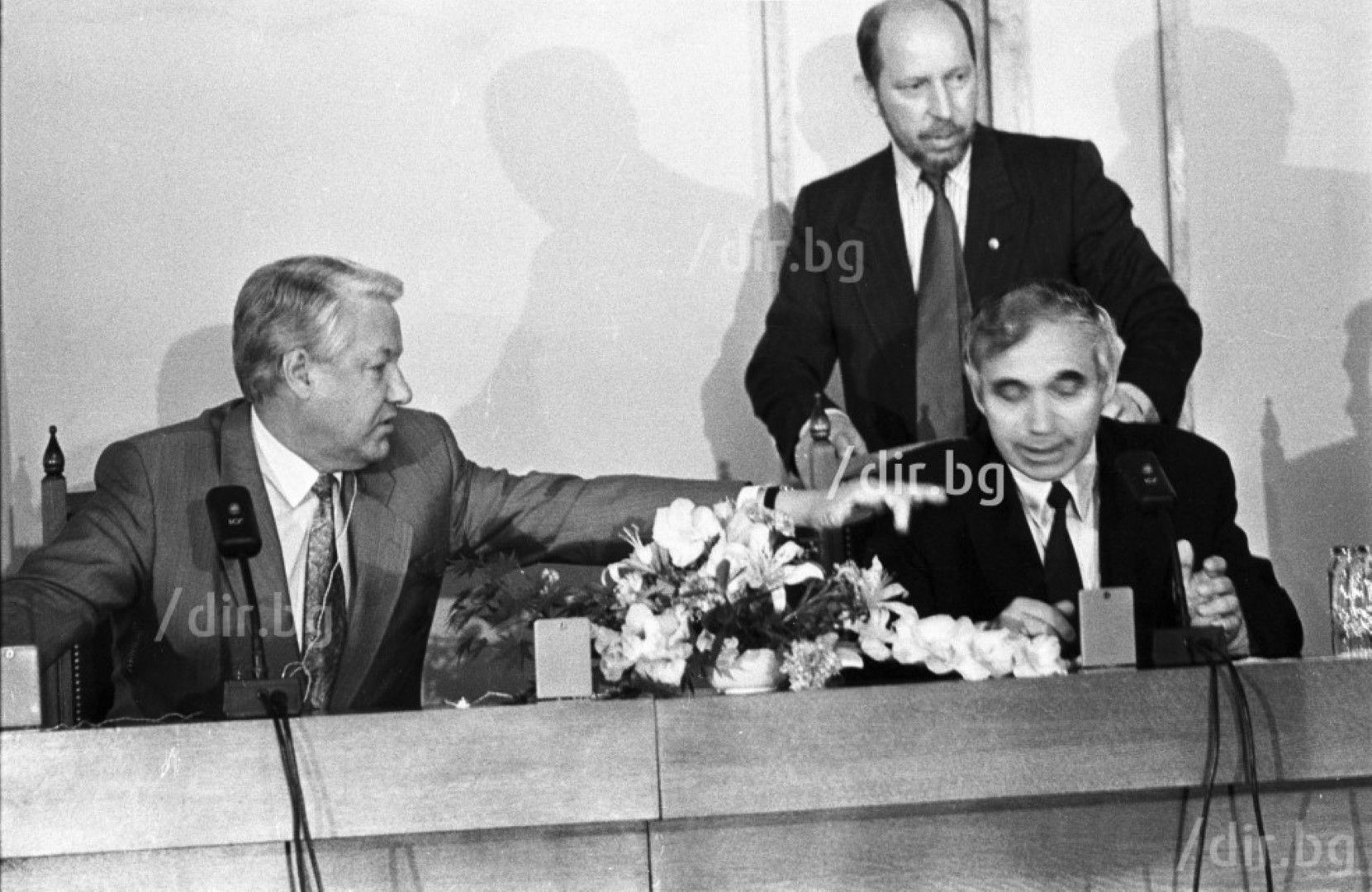  Борис Елцин и Желю Желев подписват Договор за другарство сред Руската федерация и България 