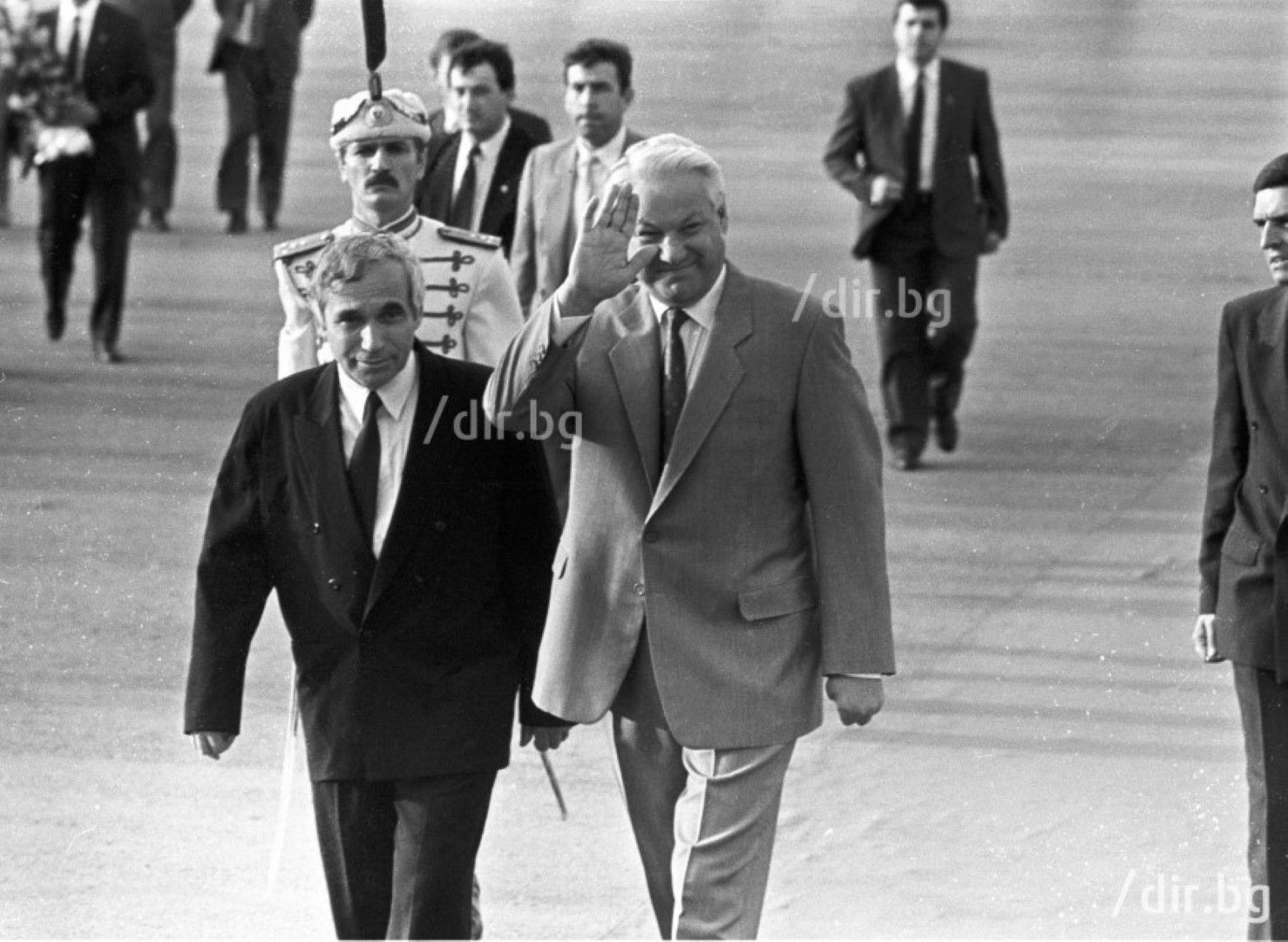 4 август 1992 г. Президентът Желю Желев посреща Борис Елцин на летището