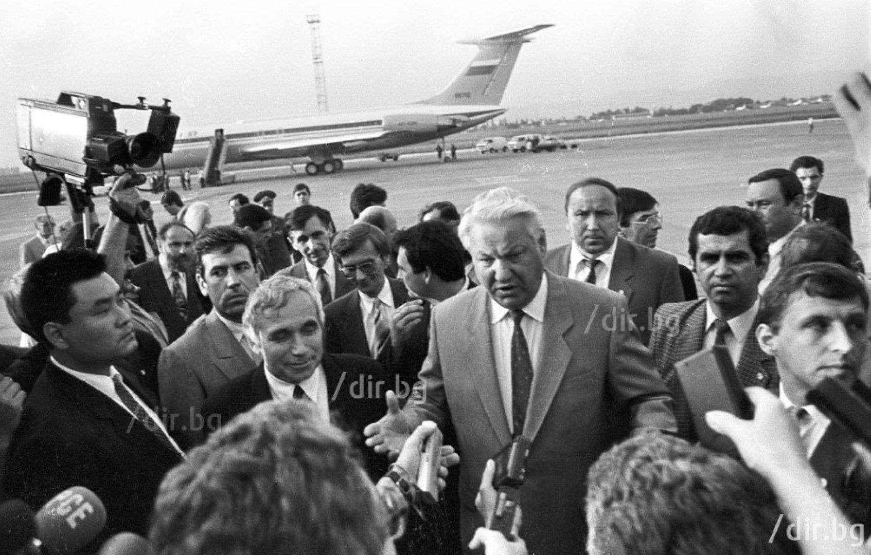 Желю Желев посреща Борис Елцин на Летище София, 4 март 1992 г.