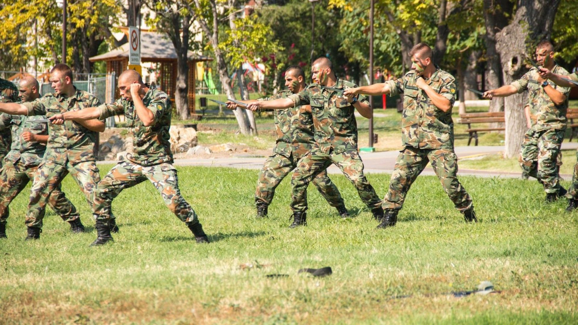 Вакантни длъжности за Сухопътните войски и Военноморските сили ВМС за