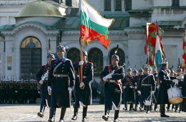 От 11 часа пред Паметника на Незнайния войн ще се проведе церемония по издигане на националното знаме на Република България