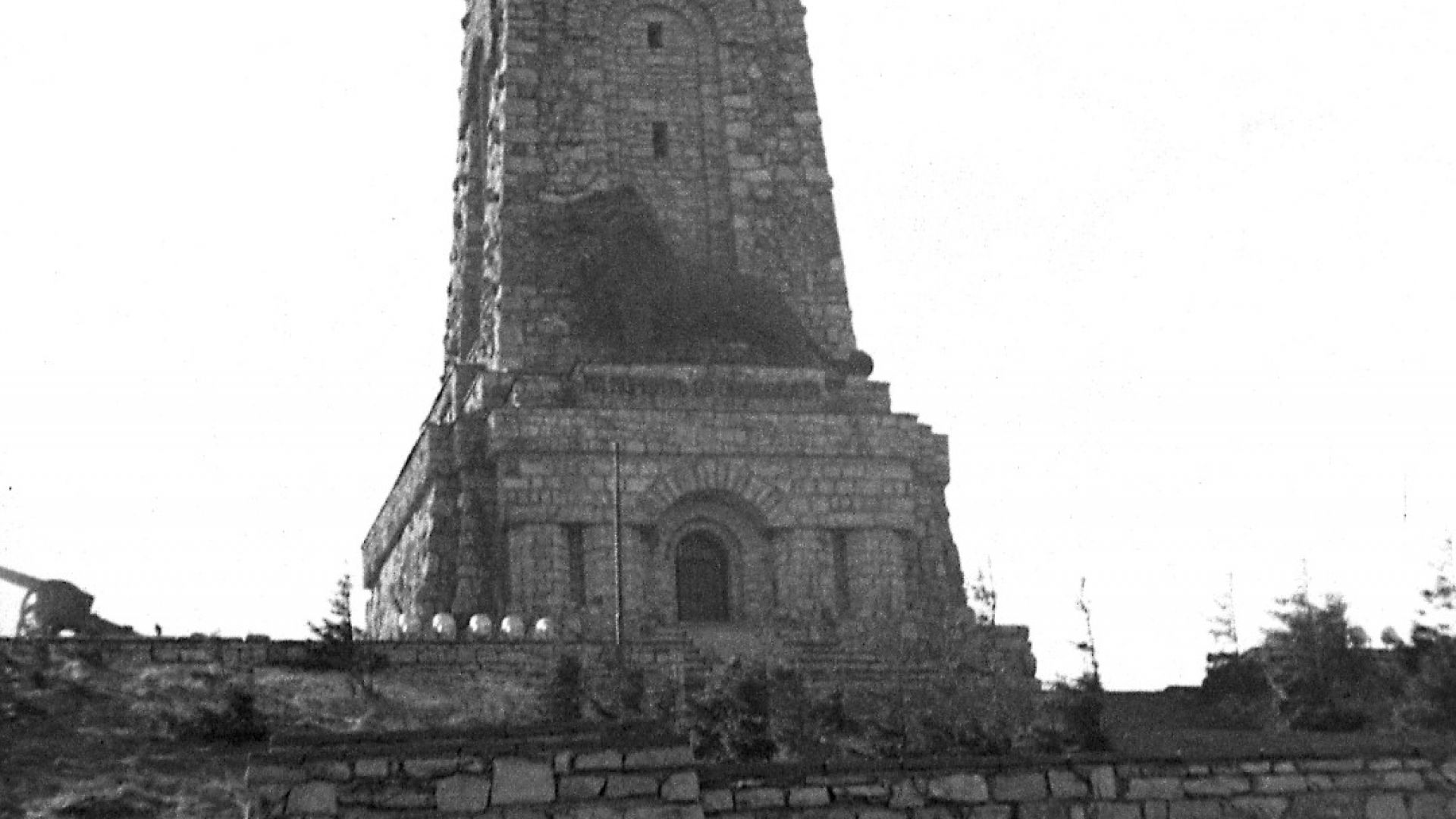 Бронзовият лъв от Паметника на свободата на Шипка се оказва