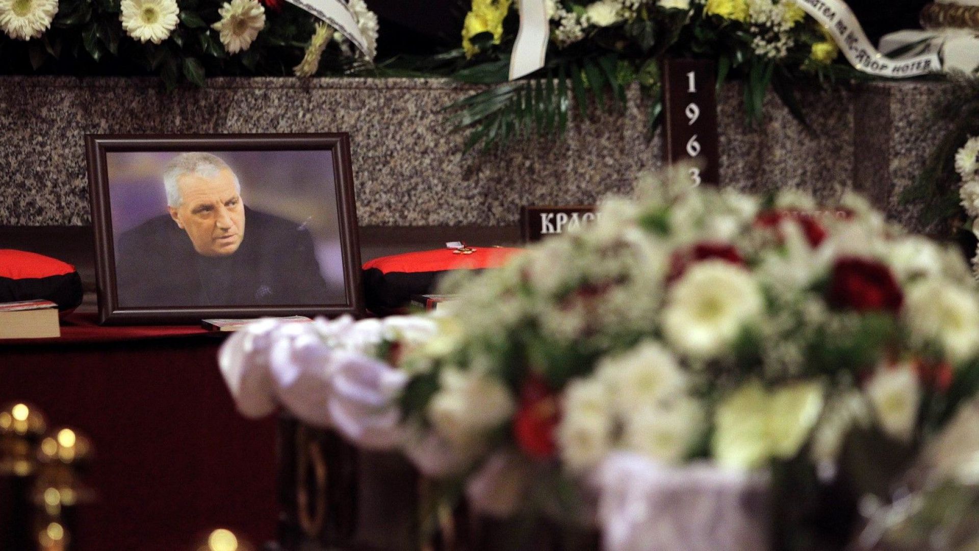 Поклонението пред тленните останки на президента на Радио и Агенция