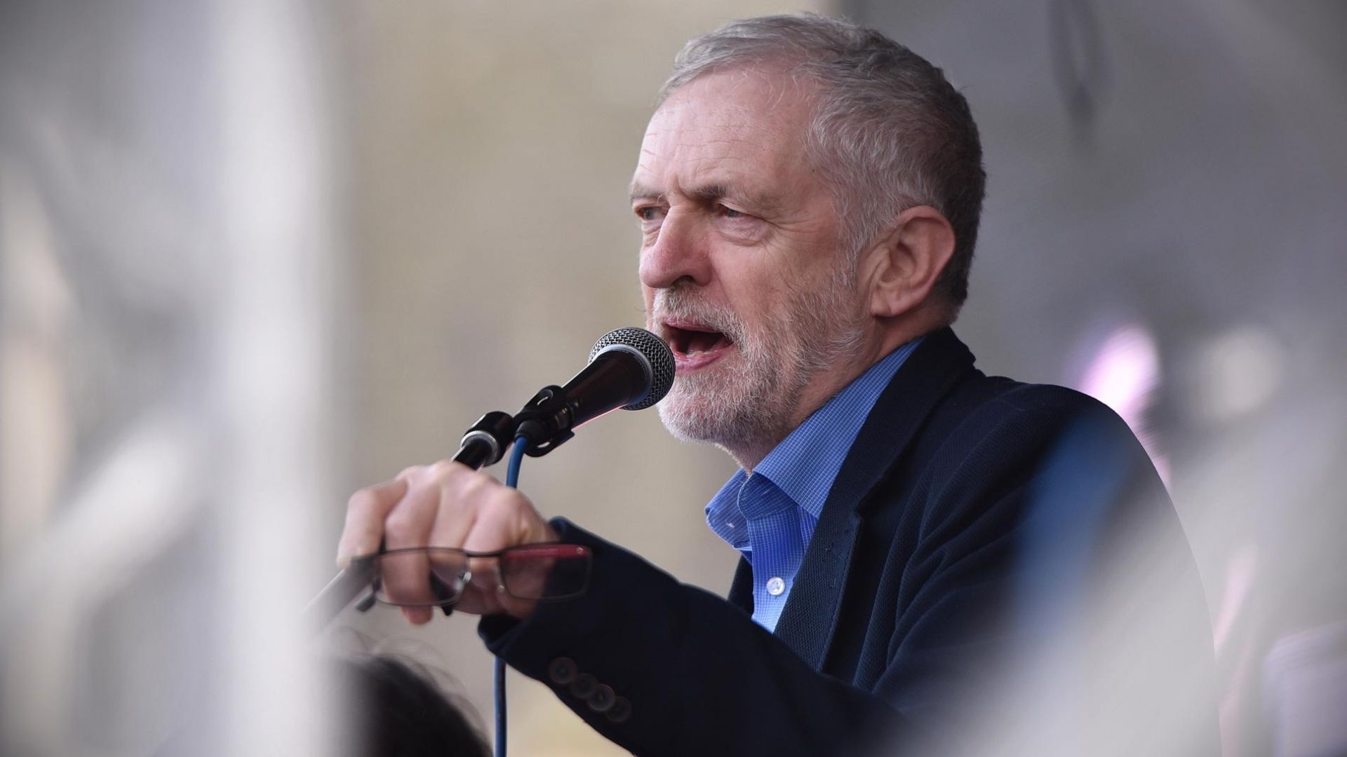Лидерът на британската Лейбъристка партия Джеръми Корбин официално подкрепи провеждане