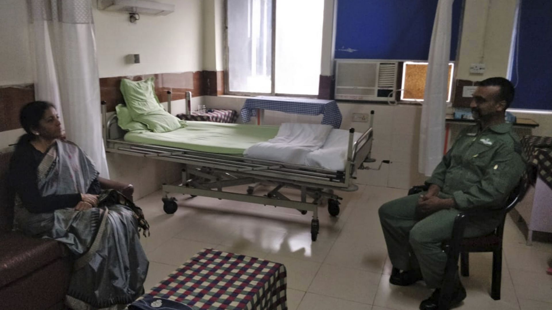 Видеозапис в който освободеният вчера от Пакистан индийски пилот благодари