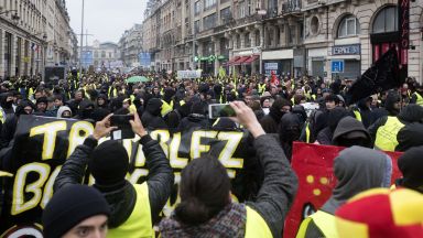 Рехави протести на "жълтите жилетки" във Франция