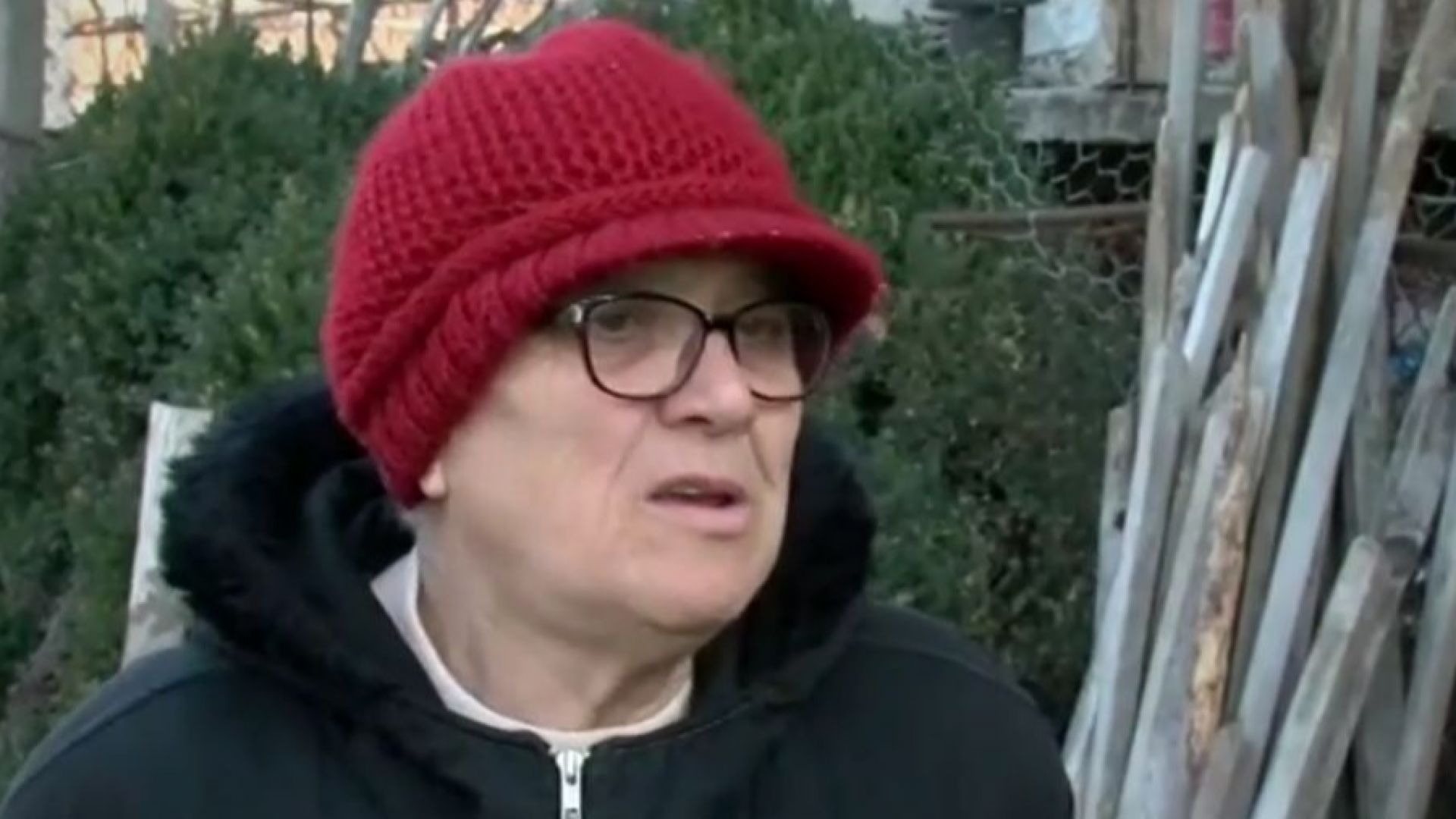 Младежи спасиха възрастна жена от пожар в къщата й С