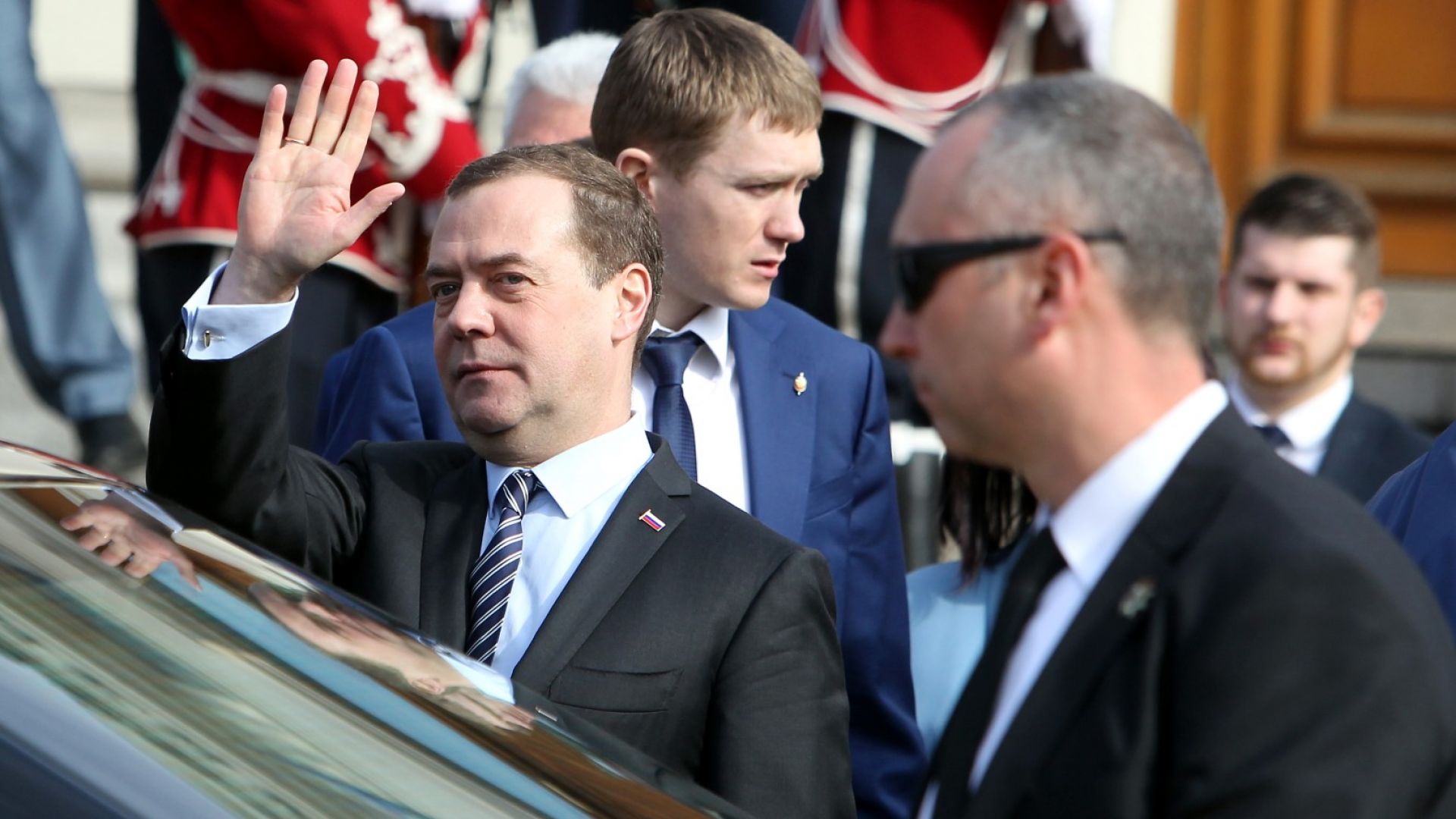 Руският премиер Дмитрий Медведев, чието официално посещение у нас продължава