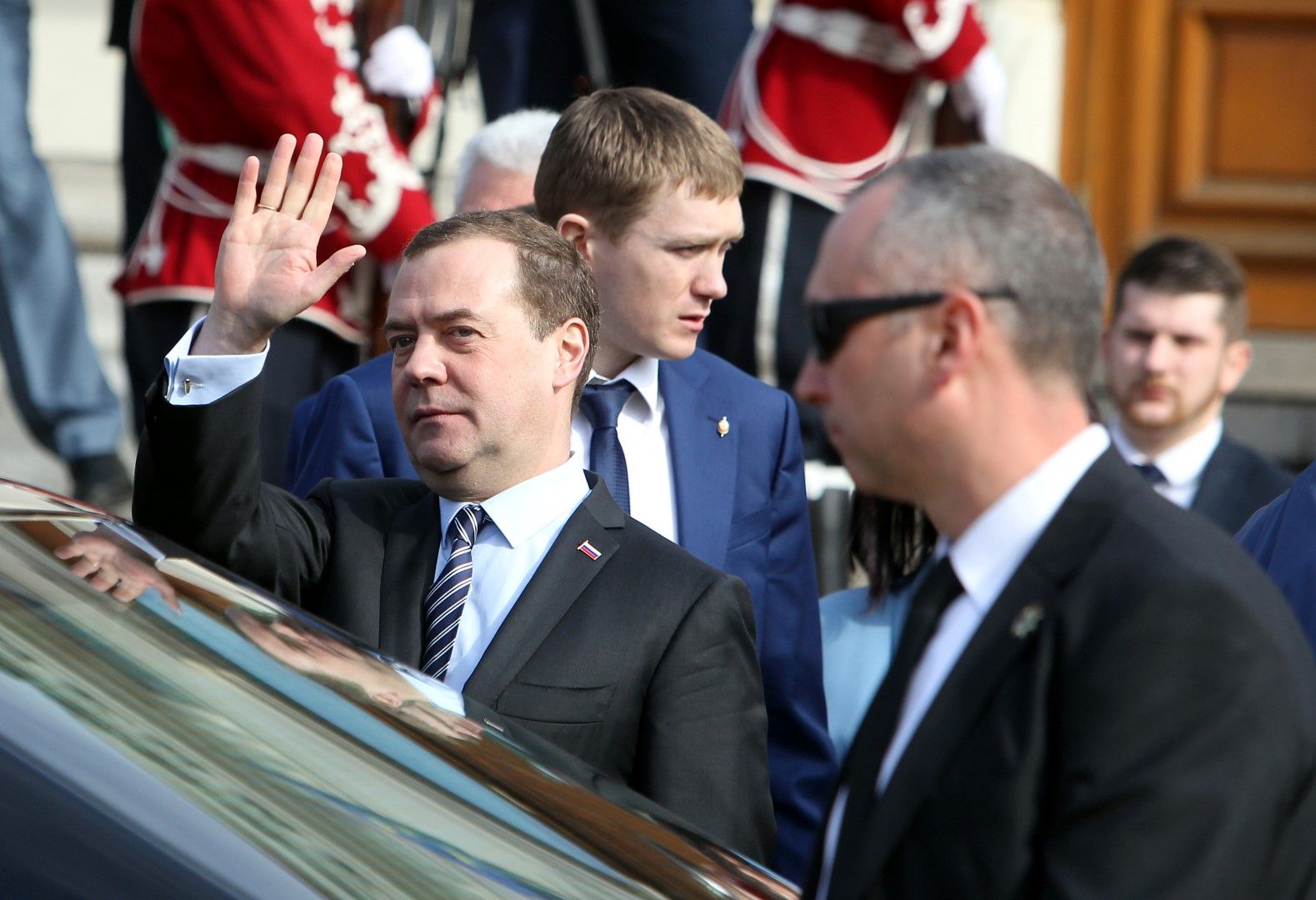 Дмитрий Медведев посети българския парламент 