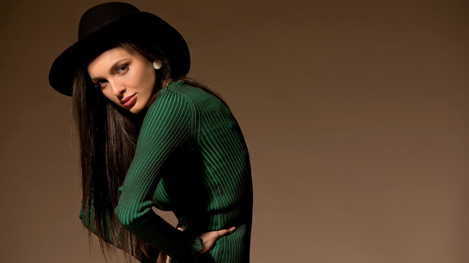 Синът на Аня Пенчева Ангел Караньотов и приятелката му