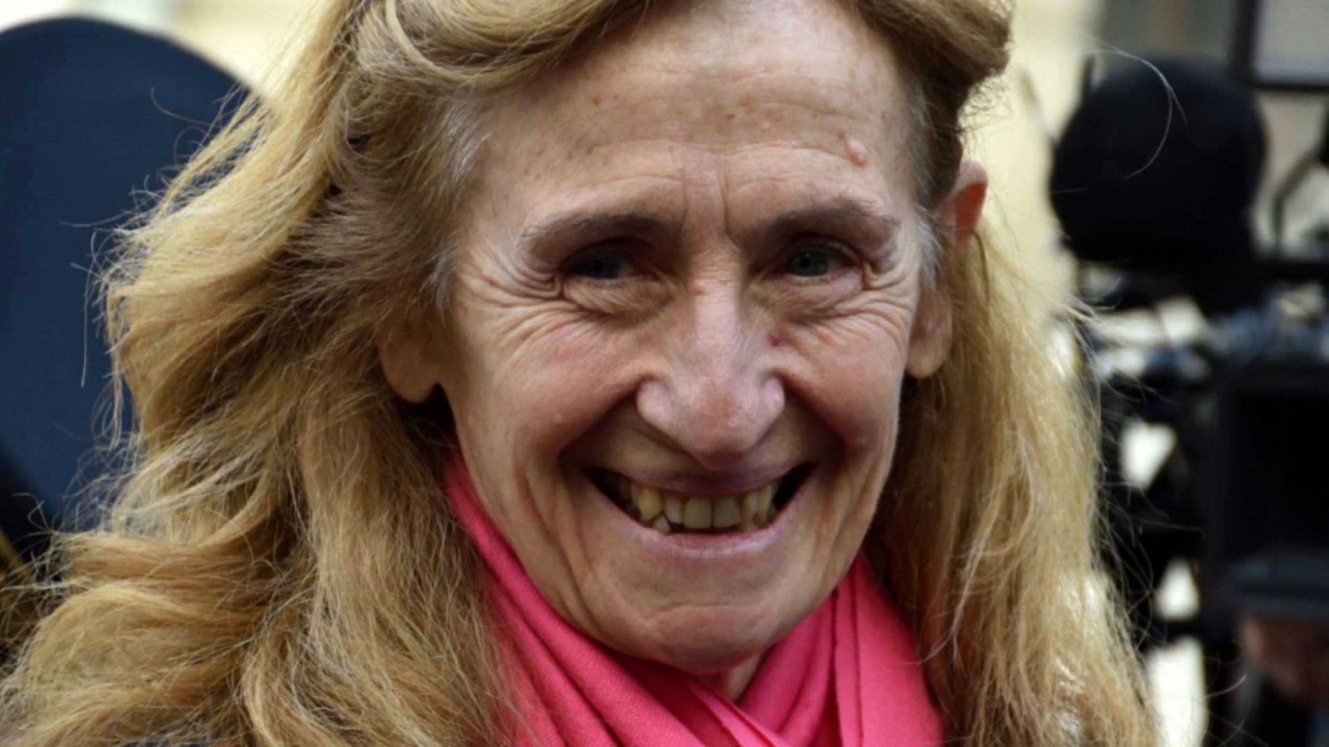 Нападение с нож на затворник срещу двама надзиратели в затвор