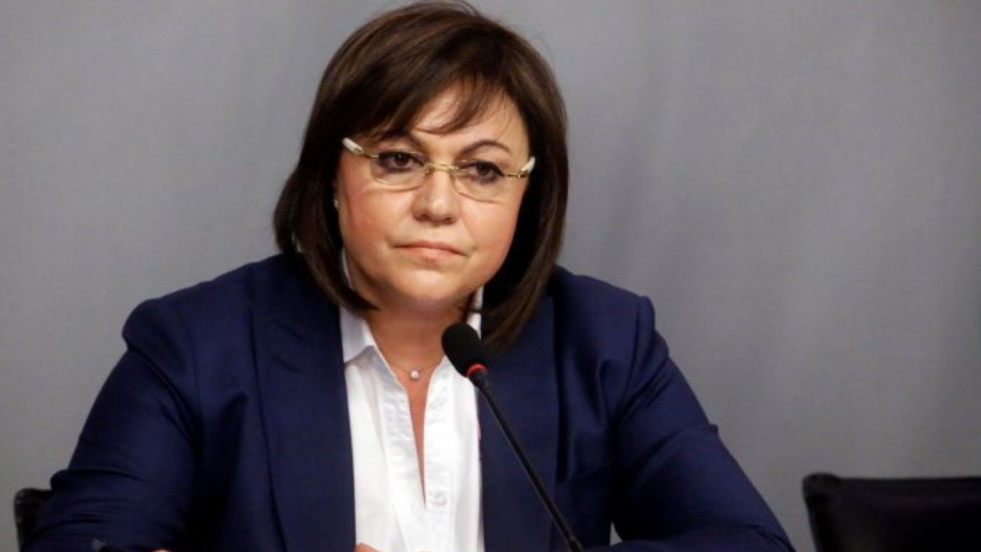 Председателят на БСП Корнелия Нинова говорителят на ПГ на БСП