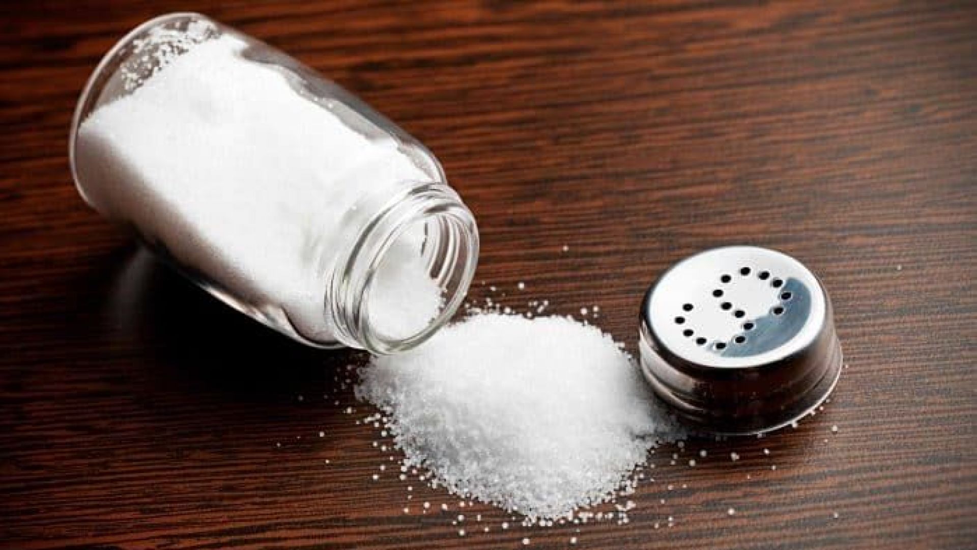 Намалиха препоръчителната дневна доза сол почти наполовина