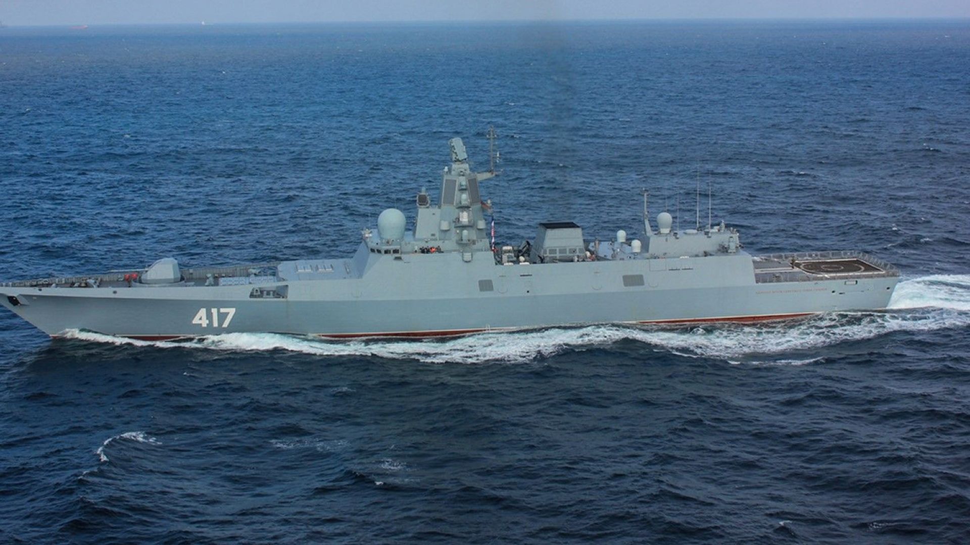 Британски боен кораб следи отблизо руска военноморска група от 4