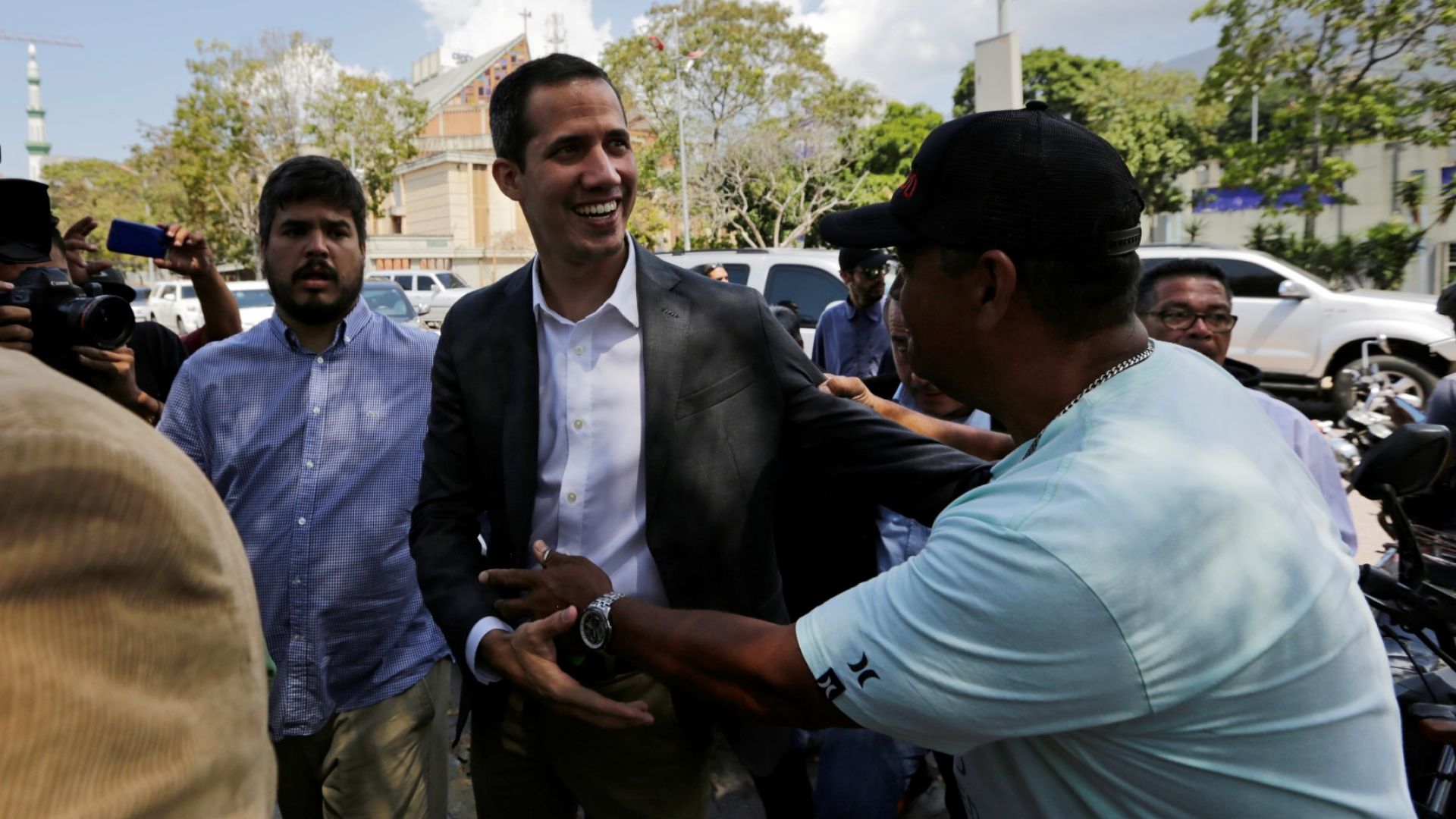 Контролираният от опозицията венецуелски парламент одобри снощи текст който гарантира