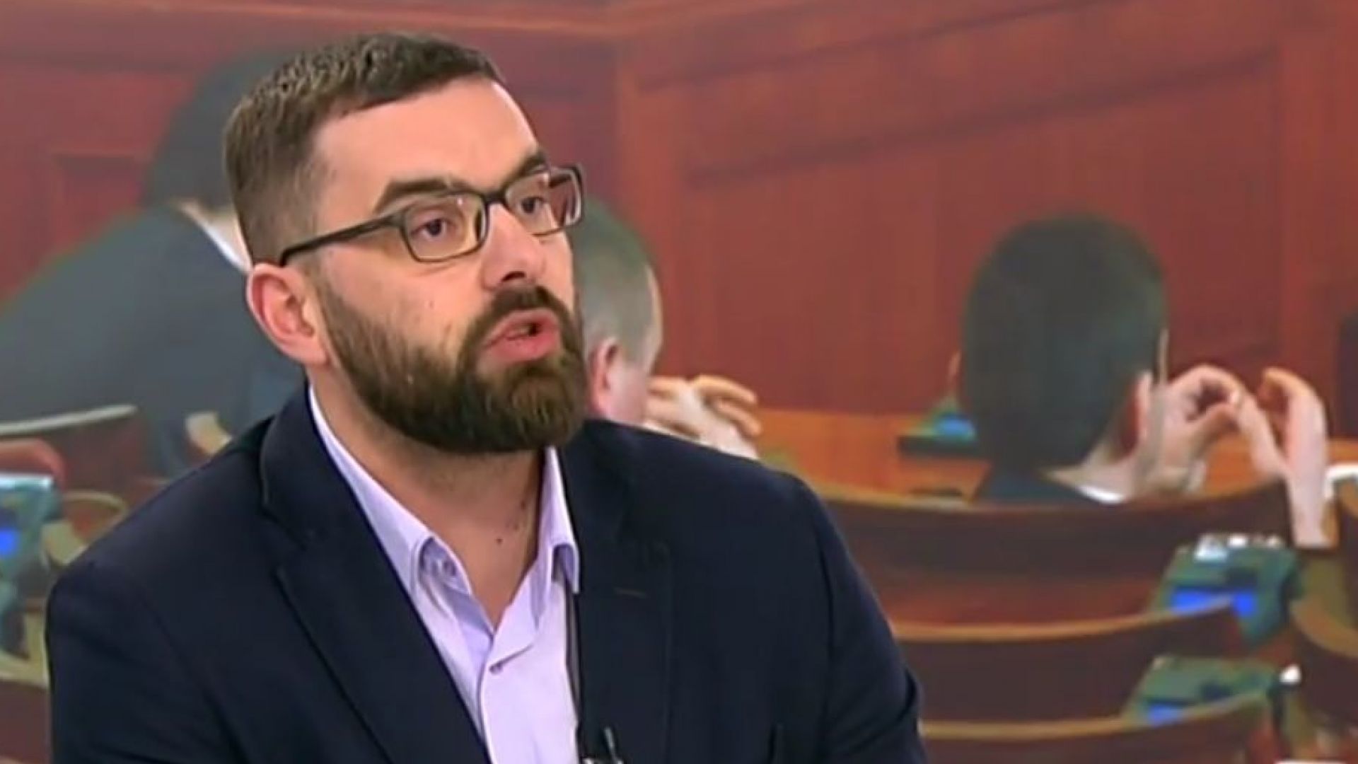 България в момента се управлява от една нова коалиция