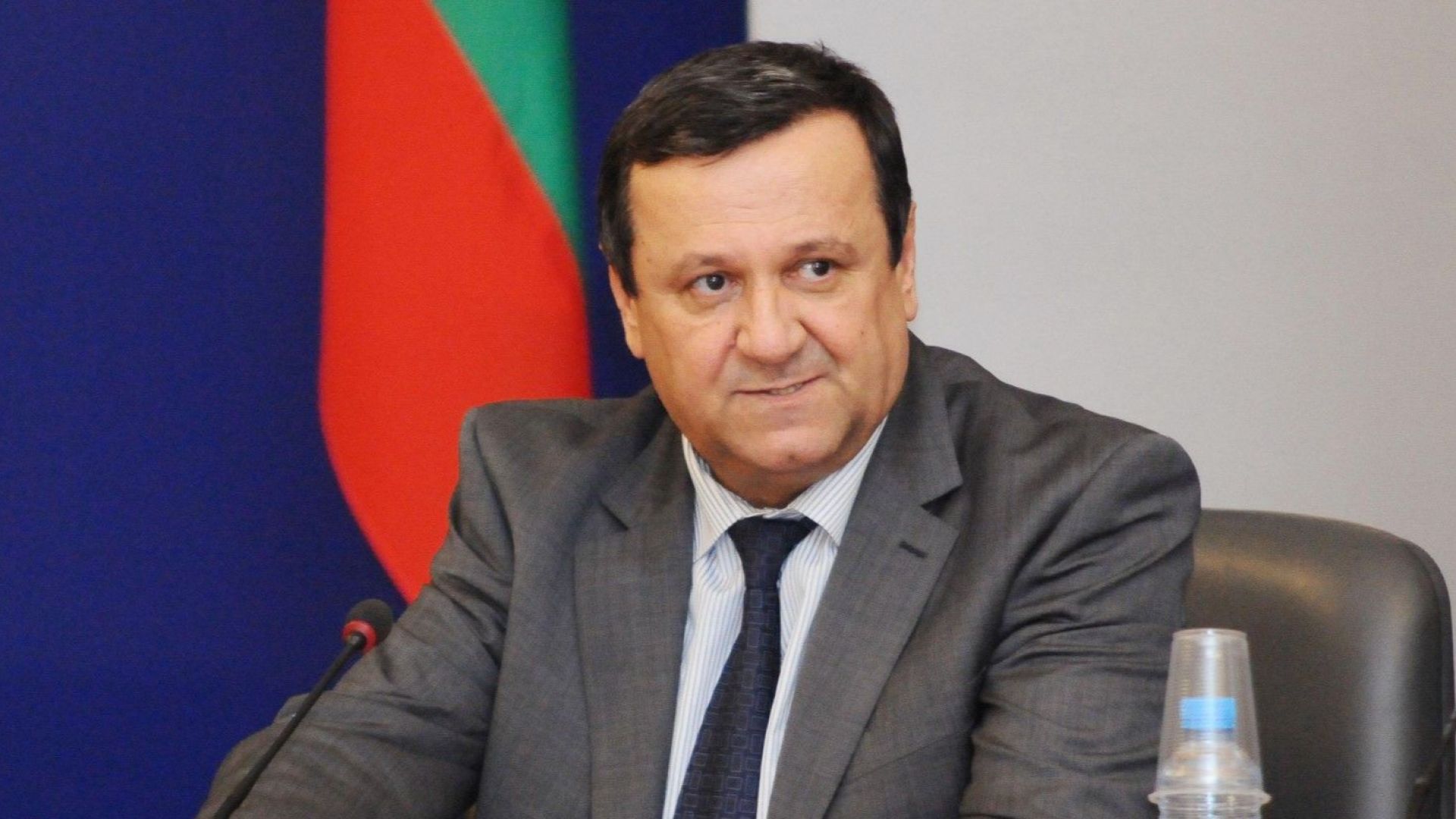 Корнелия Нинова се опитва да привлече патриотарски вот Това е