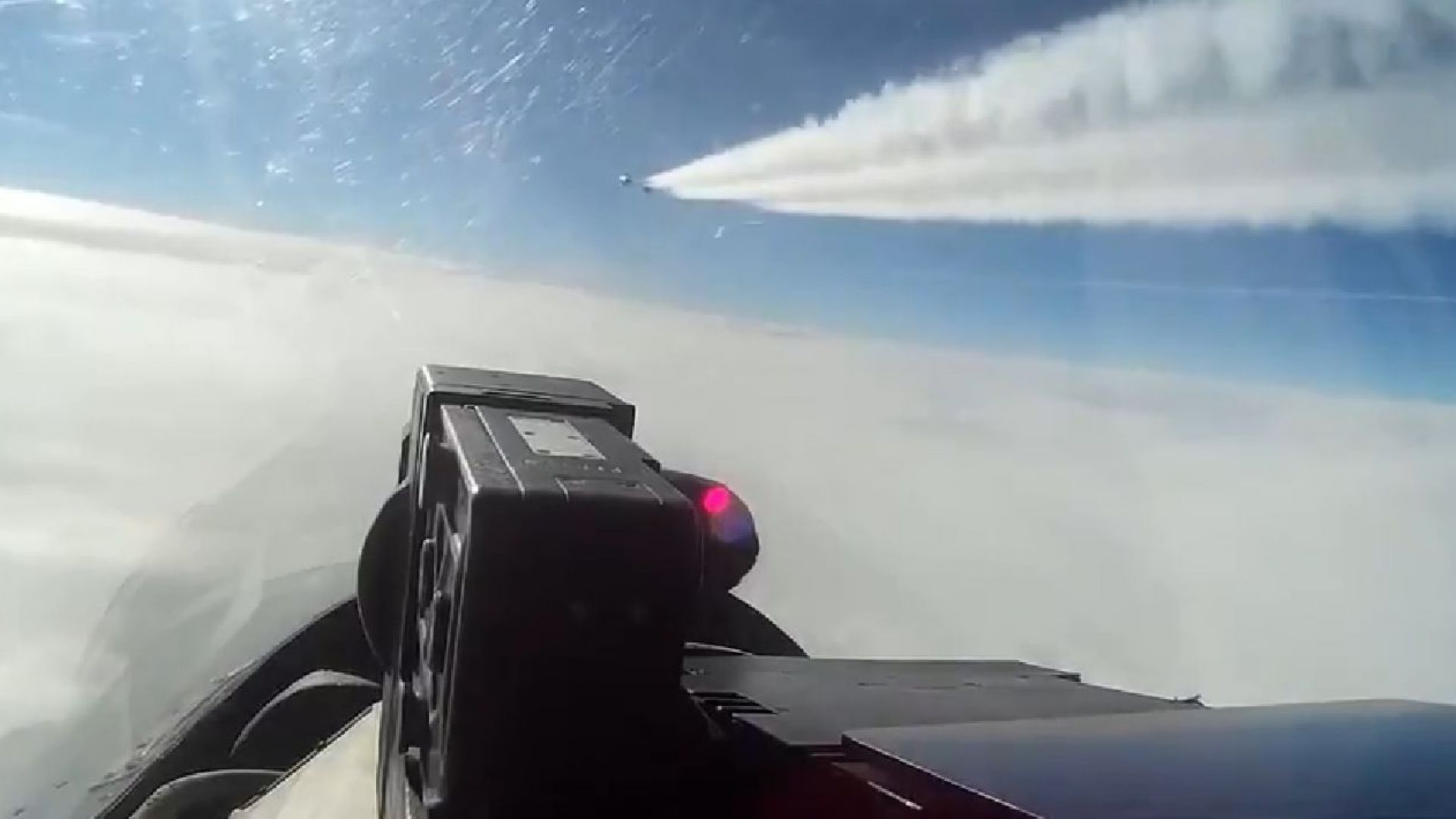 Руски Су-27 прехвана американски самолет над Балтика (видео)