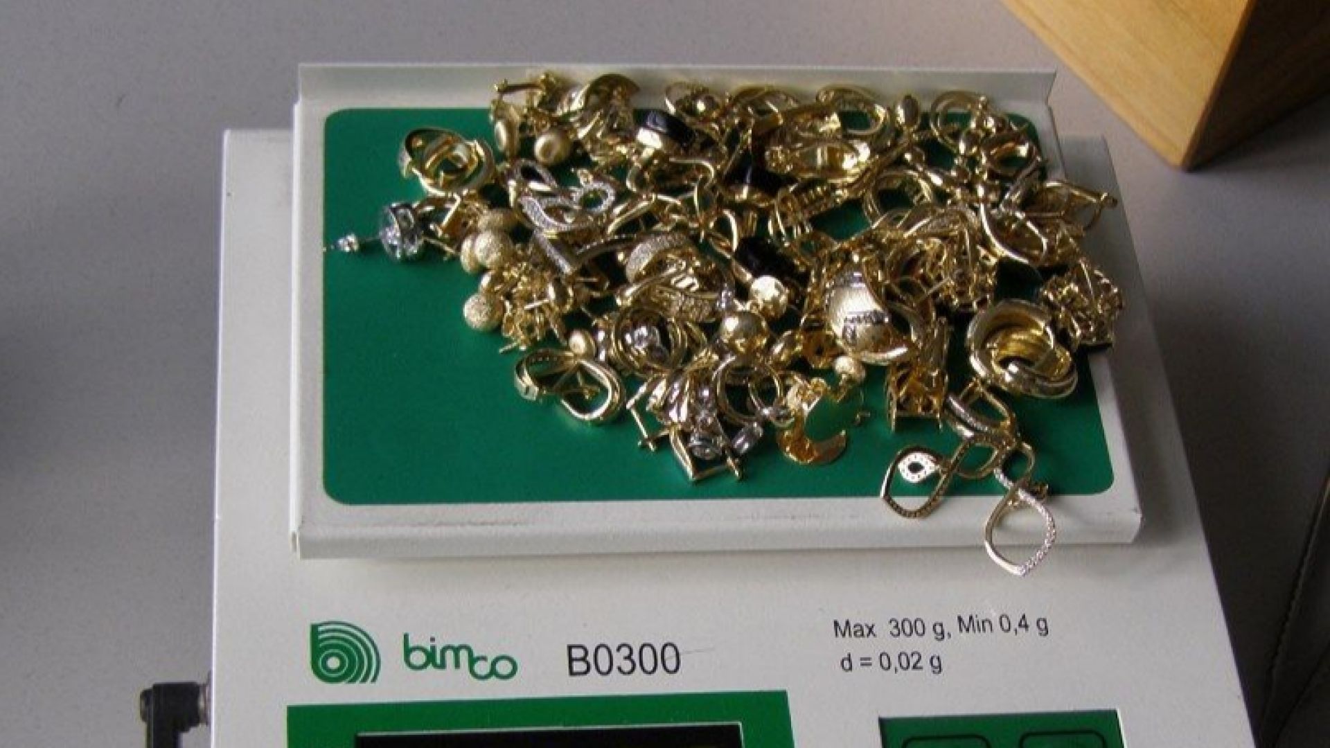 Килограм злато и нелегални цигари е опитал да пренесе контрабандно